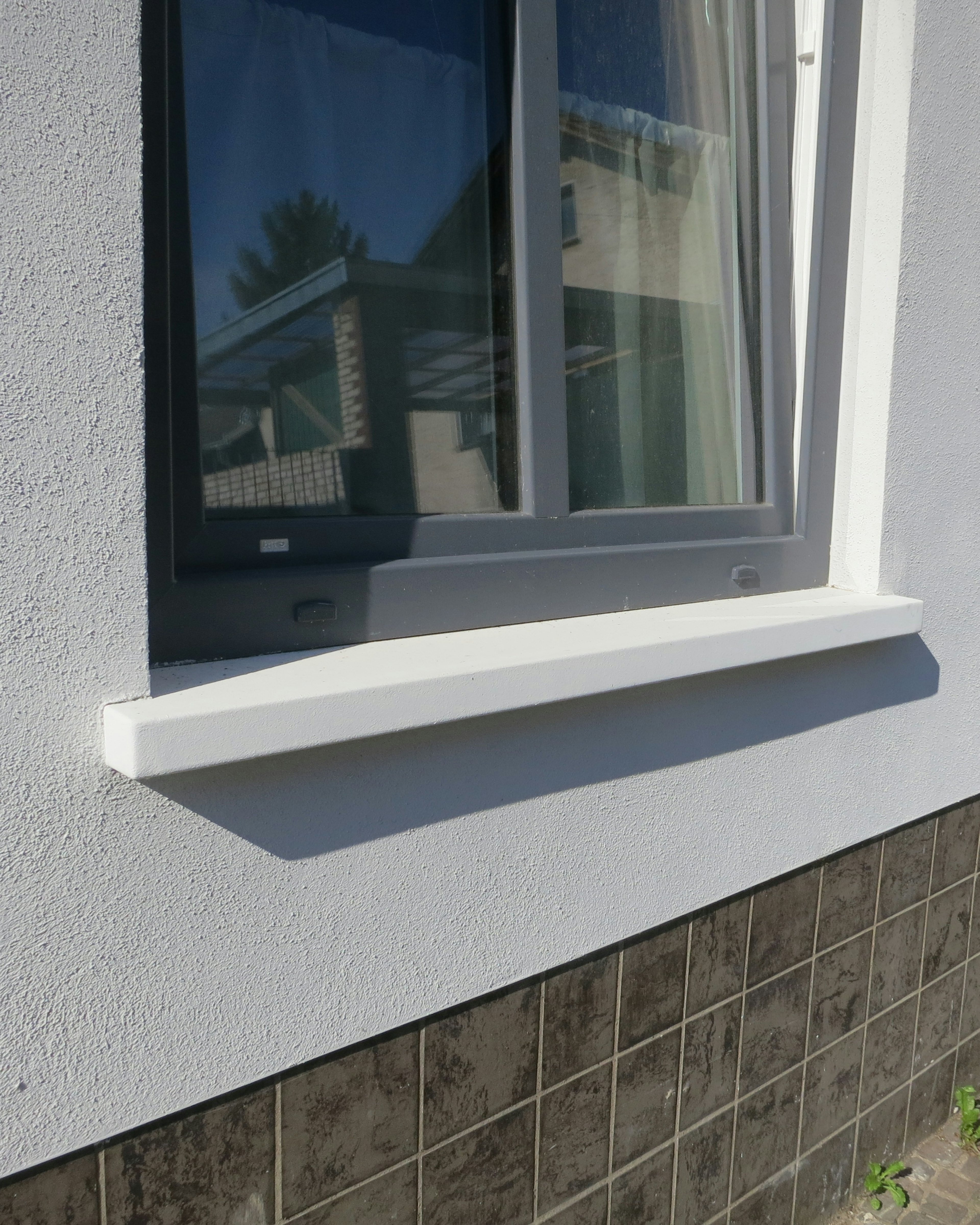 Außenfensterbank aus Beton SLB 591 an einer Putzfassade