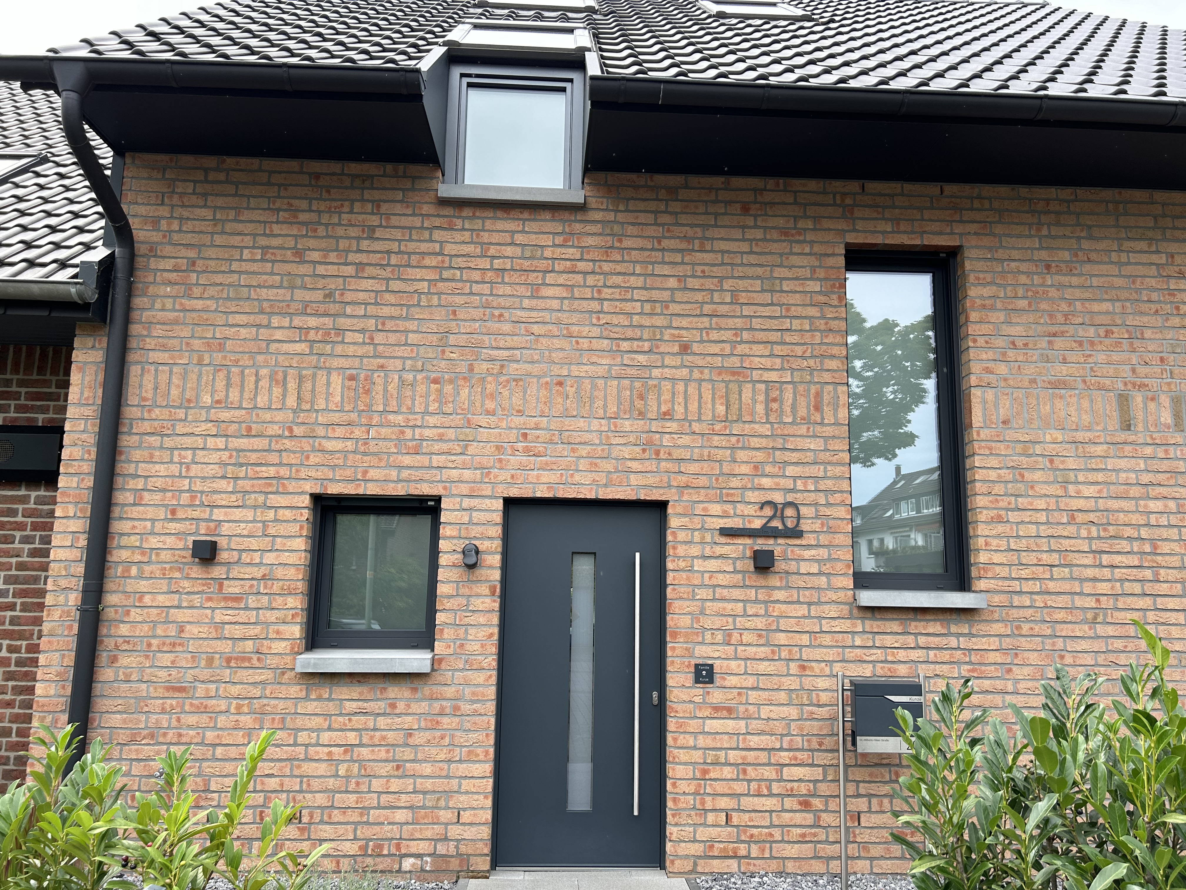 Klinkerhaus mit Massiv-Fensterbänken WSB 850