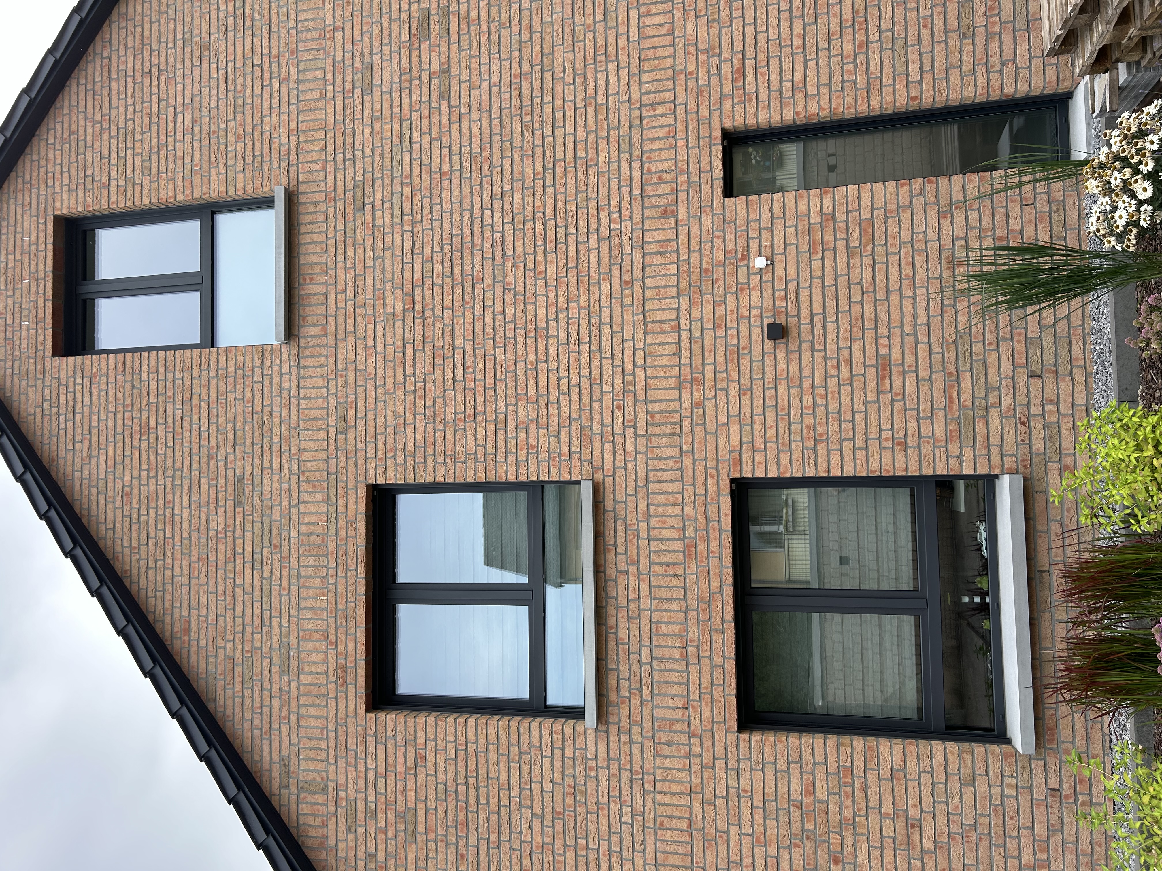 Außenfensterbänke WSB 850 an einer Klinkerfassade