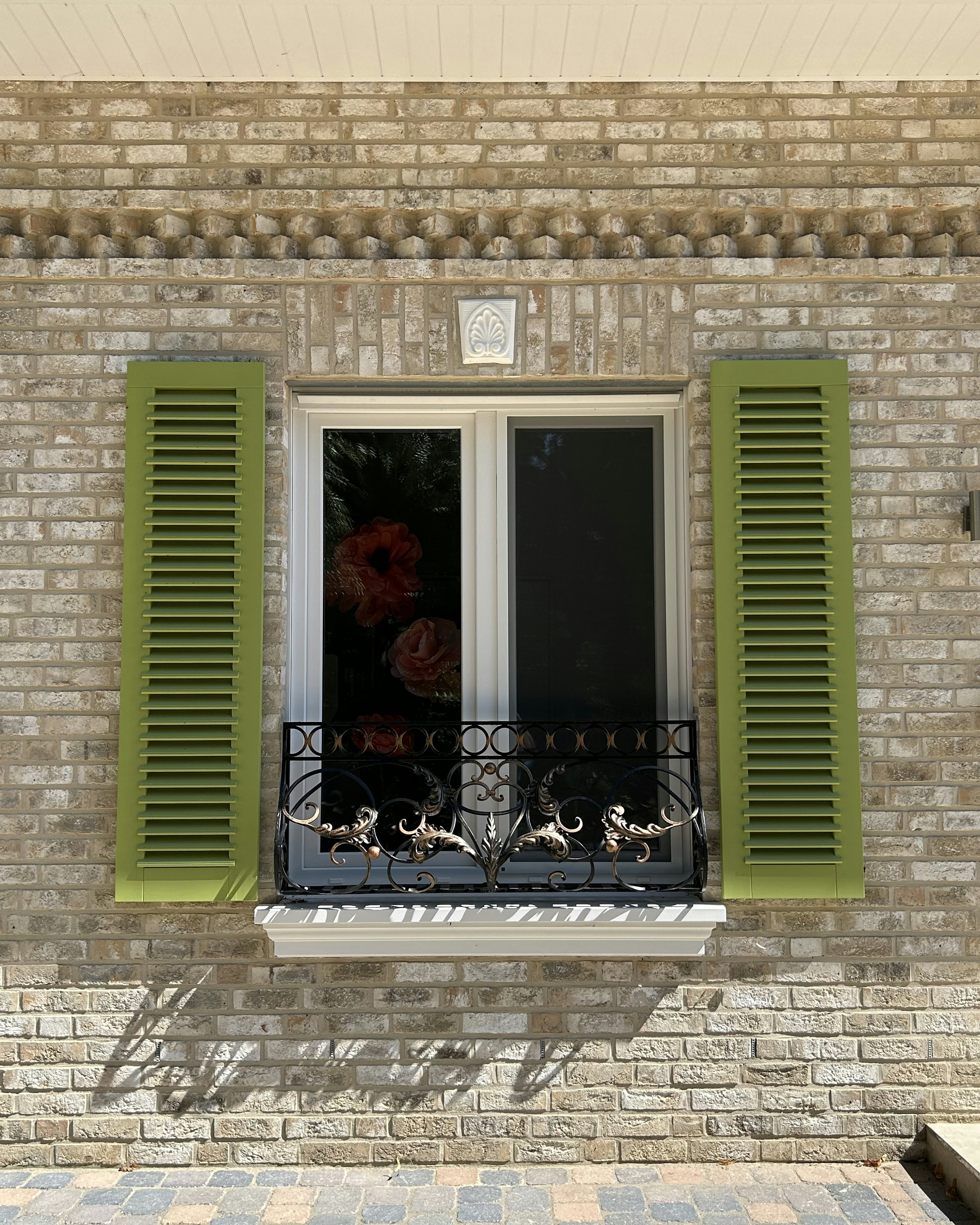 Mediterran gestalte Klinkerfassade mit Fensterbank SLB 500