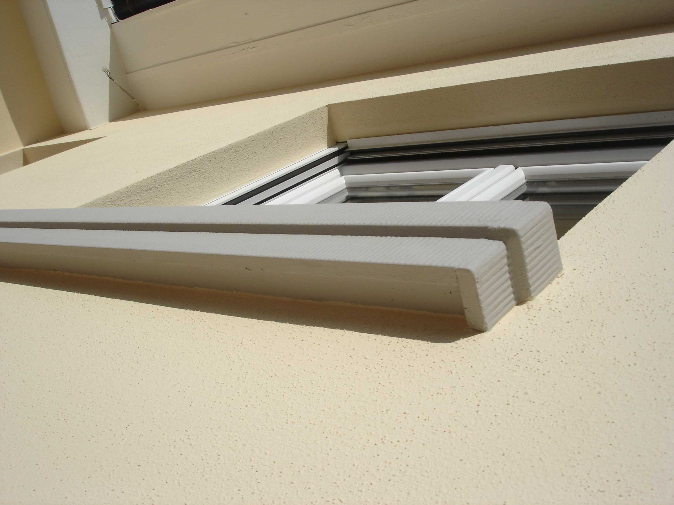 Fensterbank außen SLB 300 mit gut funktionierender Tropfkante