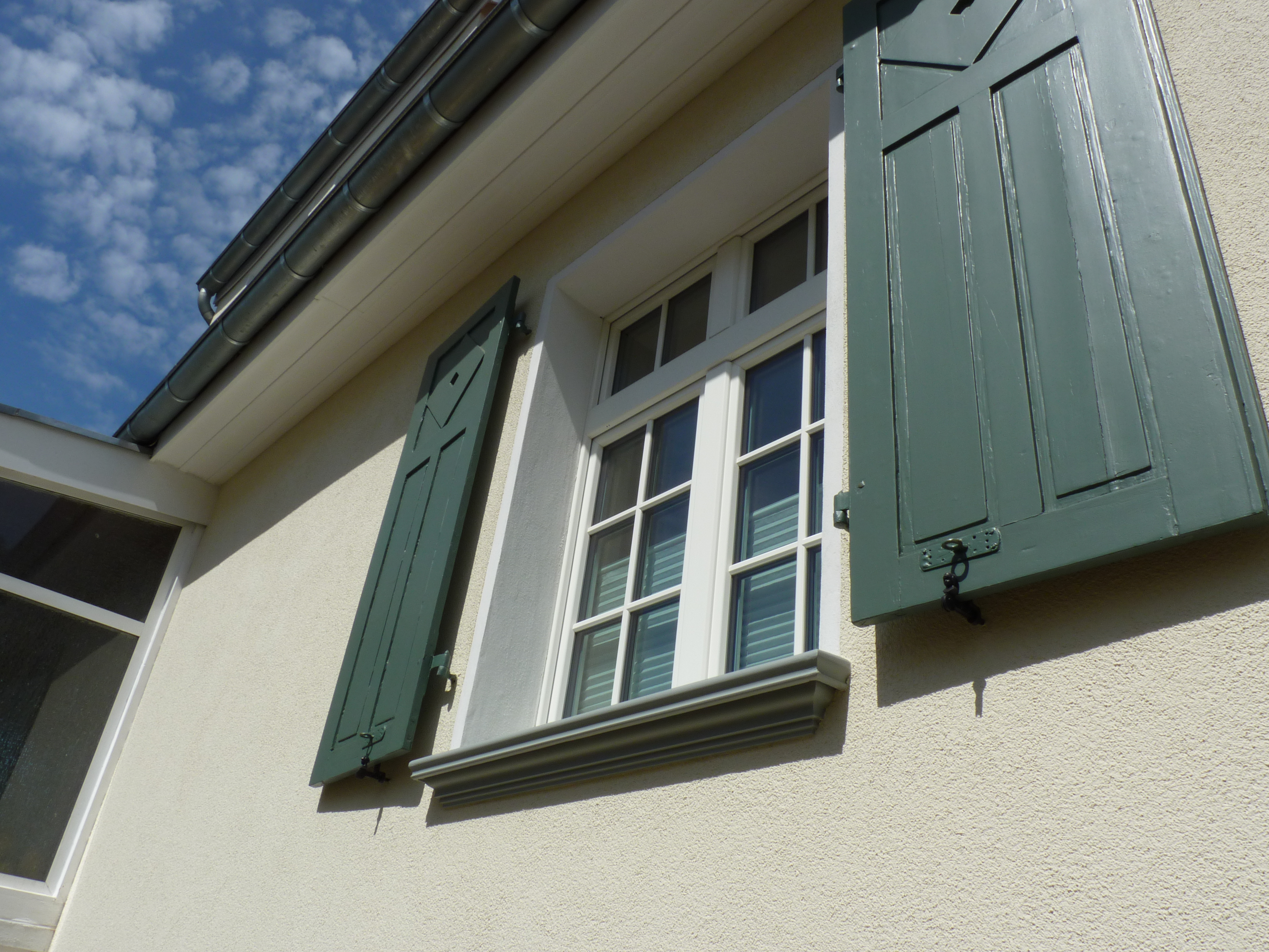 Dunkelgrau gestrichene Betonfensterbank SLB 570