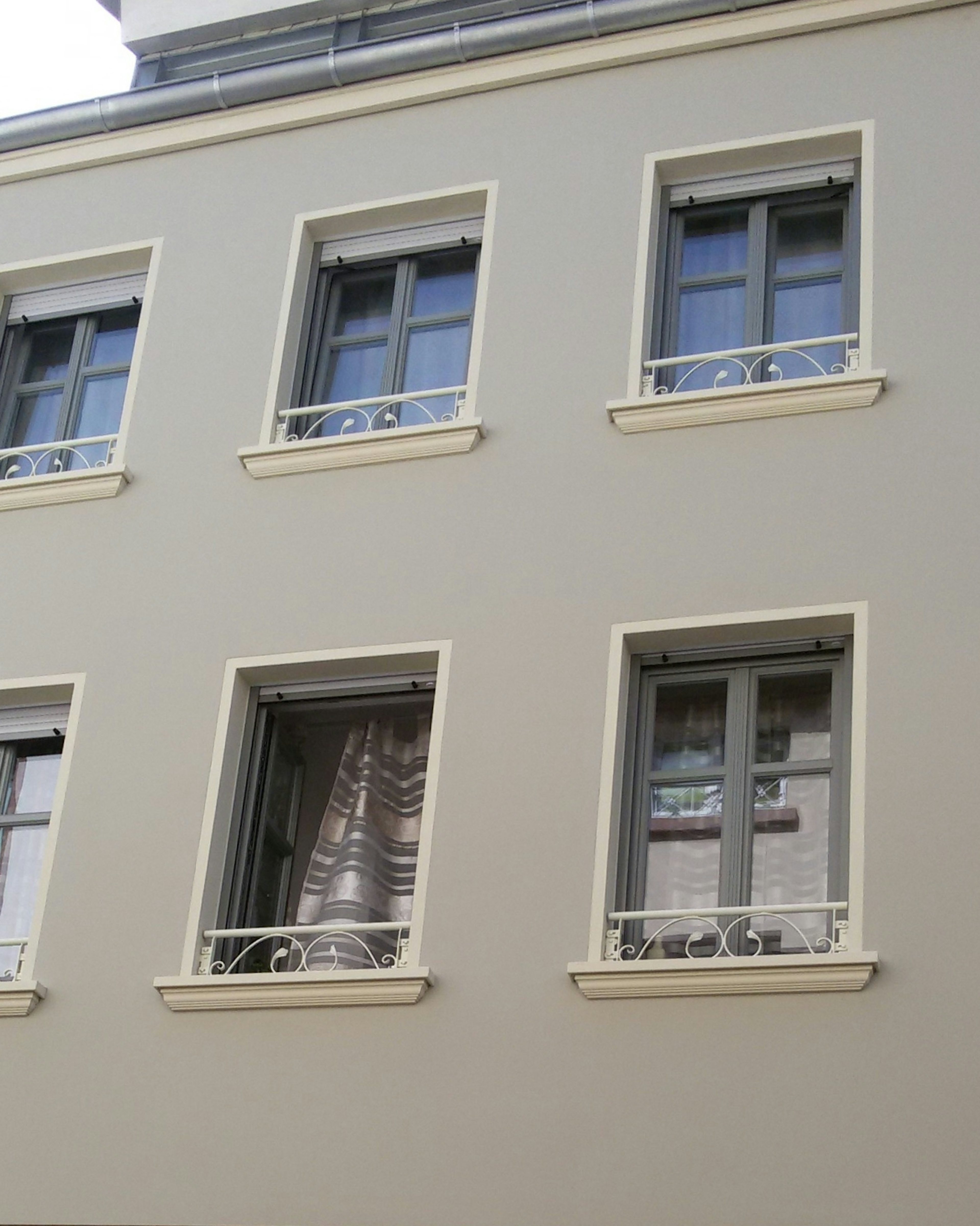 Außenfensterbänke SLB 550 an einer Putzfassade