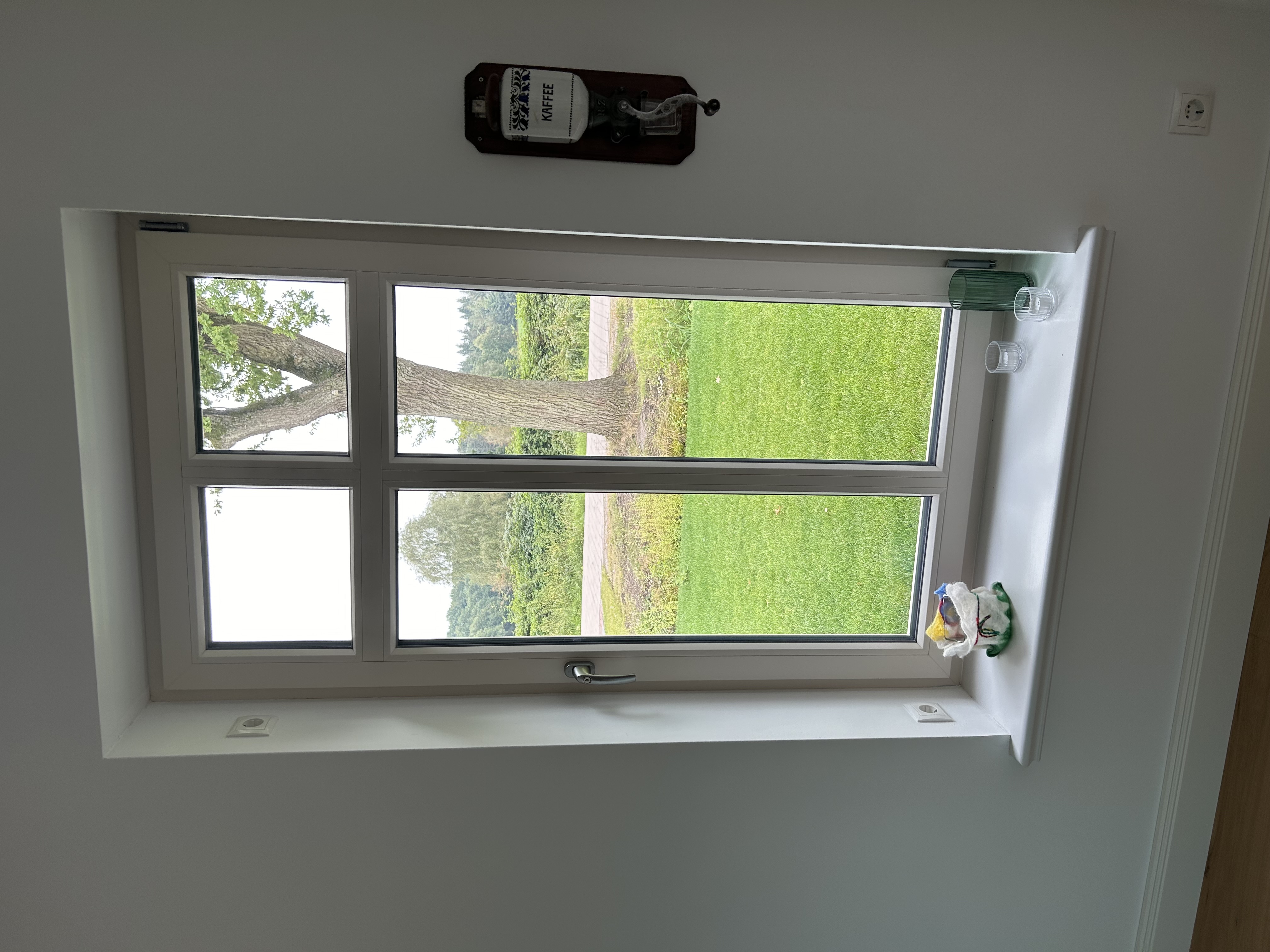 Hohes Fenster mit gerundeter Innenfensterbank SLB 590 innen