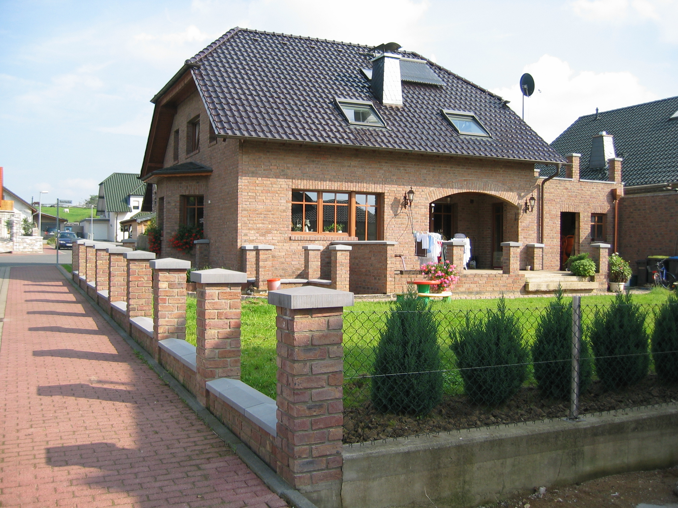 Viele Mauerabdeckungen MAD Satteldach und Pfeilerabdeckungen PAD