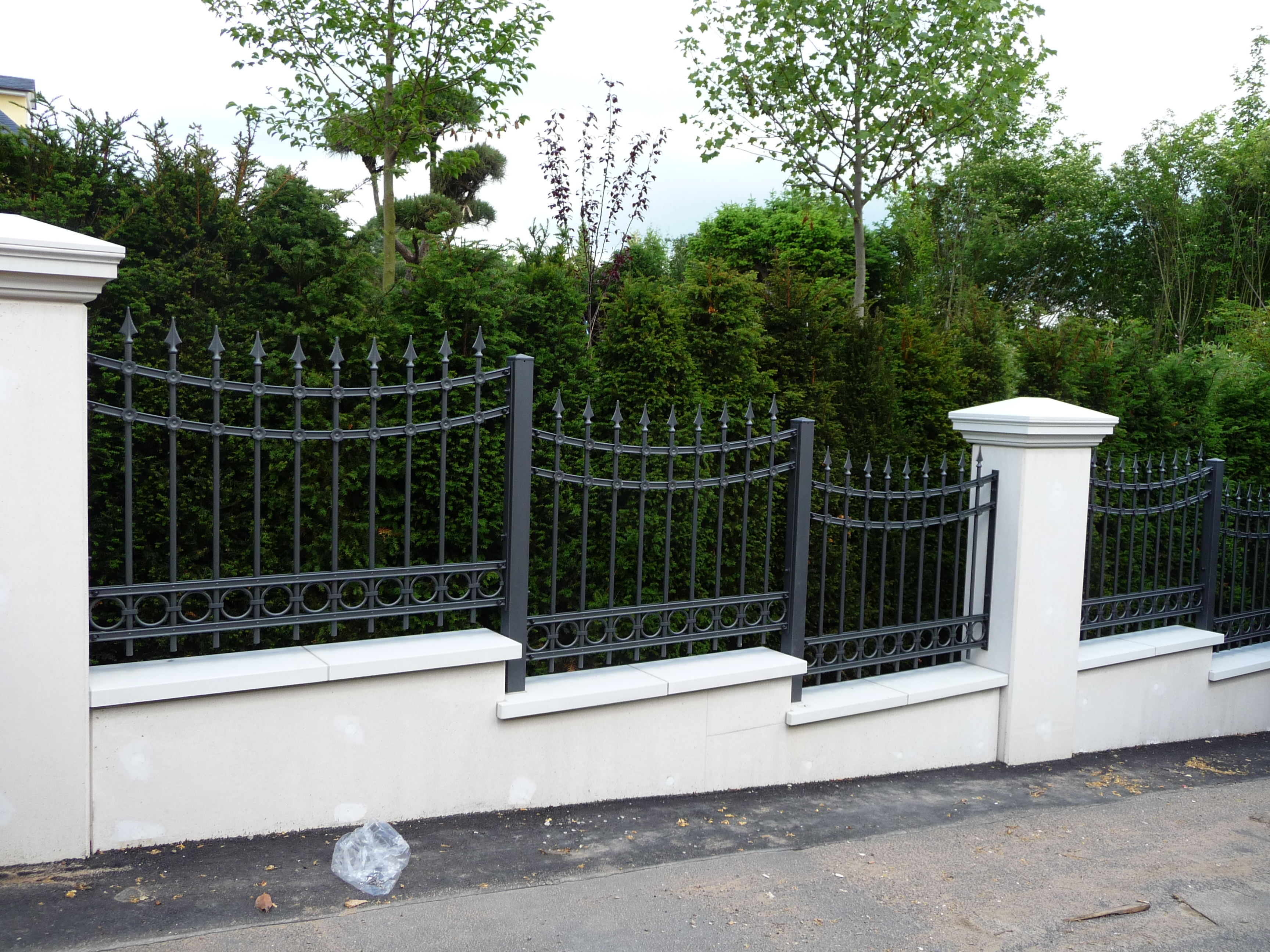 Flachdach Mauerabdeckungen MFD in weißgrau und Pfeilerabdeckung PAD II Exklusiv