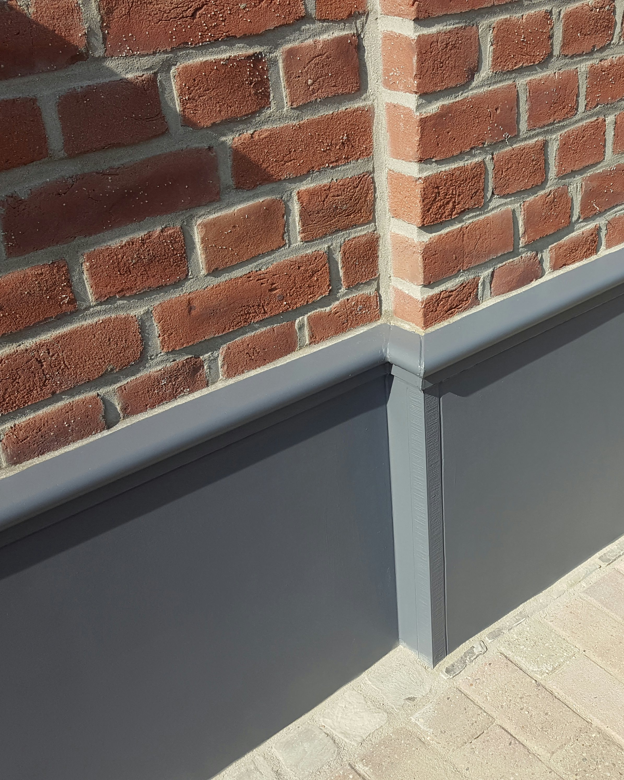 Glatte Sockelplatten SOP-G mit Gesimsprofil GP 06-05