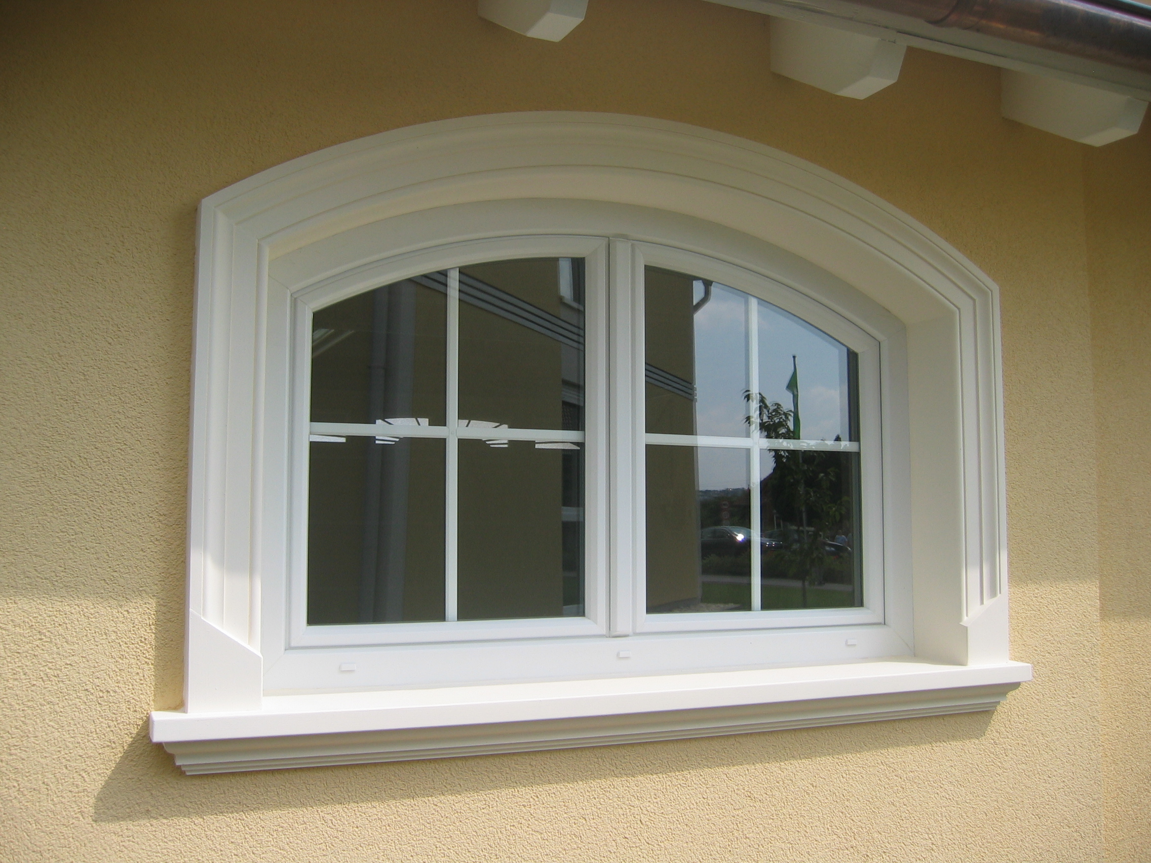 Gewände FLG 500 flach mit Fußteil in Verbindung mit Außenfensterbank SLB 550