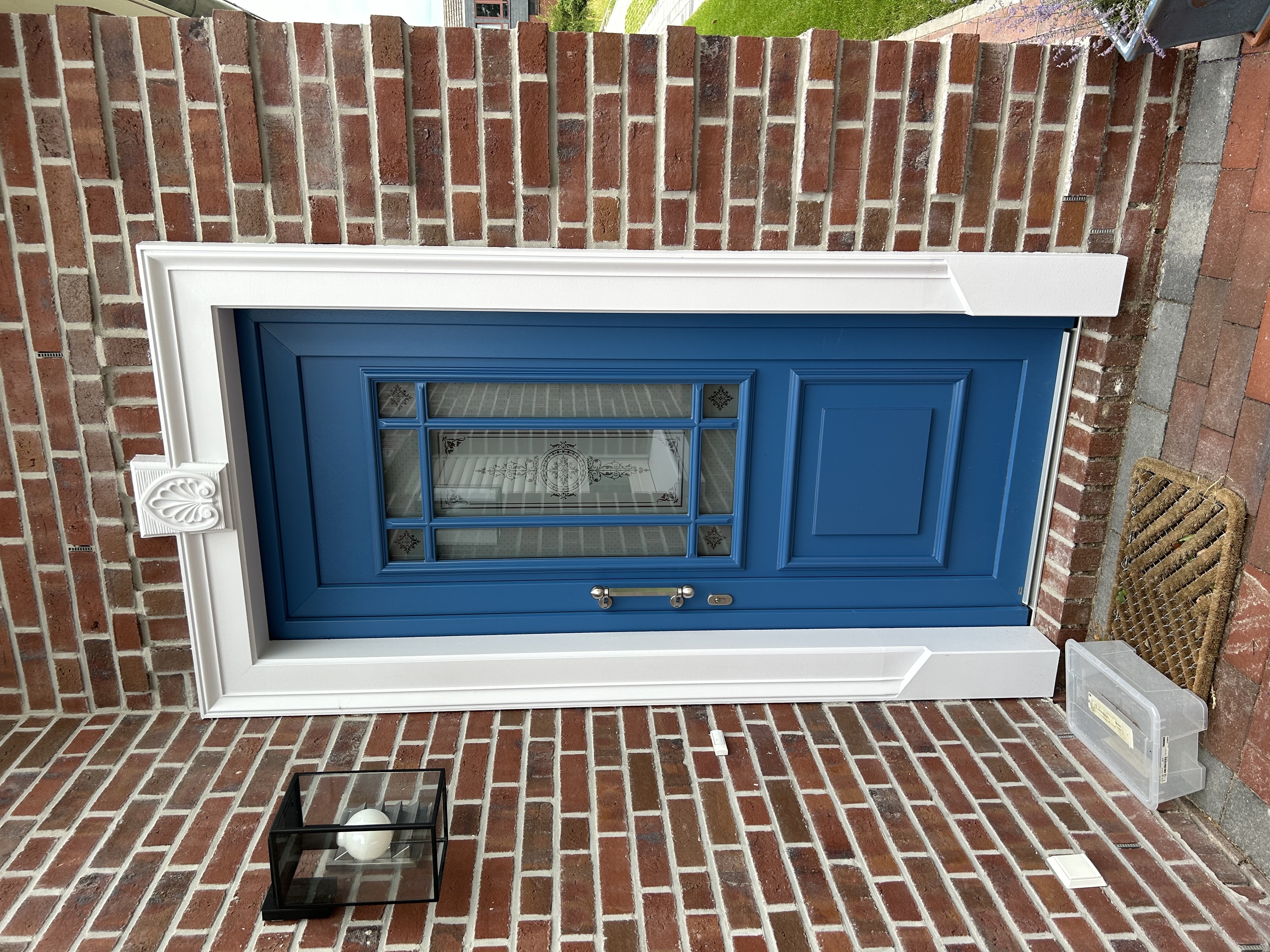 Hauseingang mit Winkelgewänden SLG 500, Fußteilen exklusiv und Zierstein Muschel