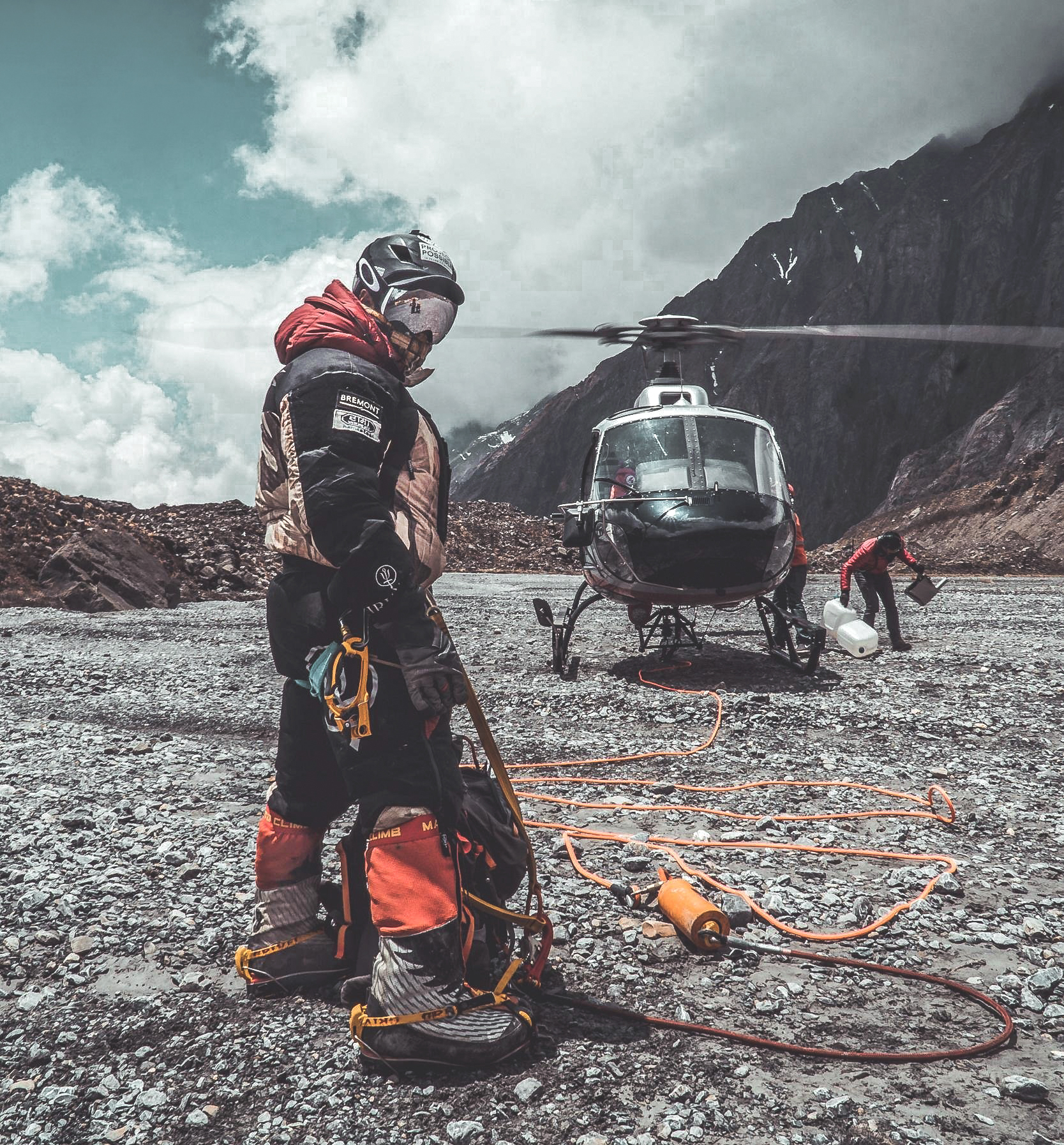 Nims preparing for a rescue by helicopter