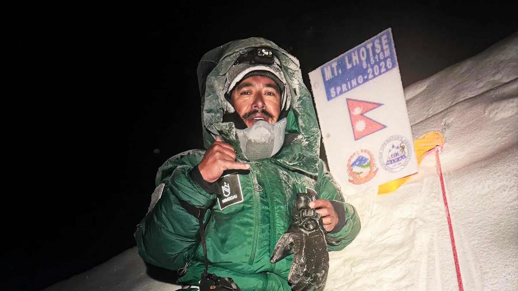 Nimsdai on the summit of Lhotse without supplemental O2