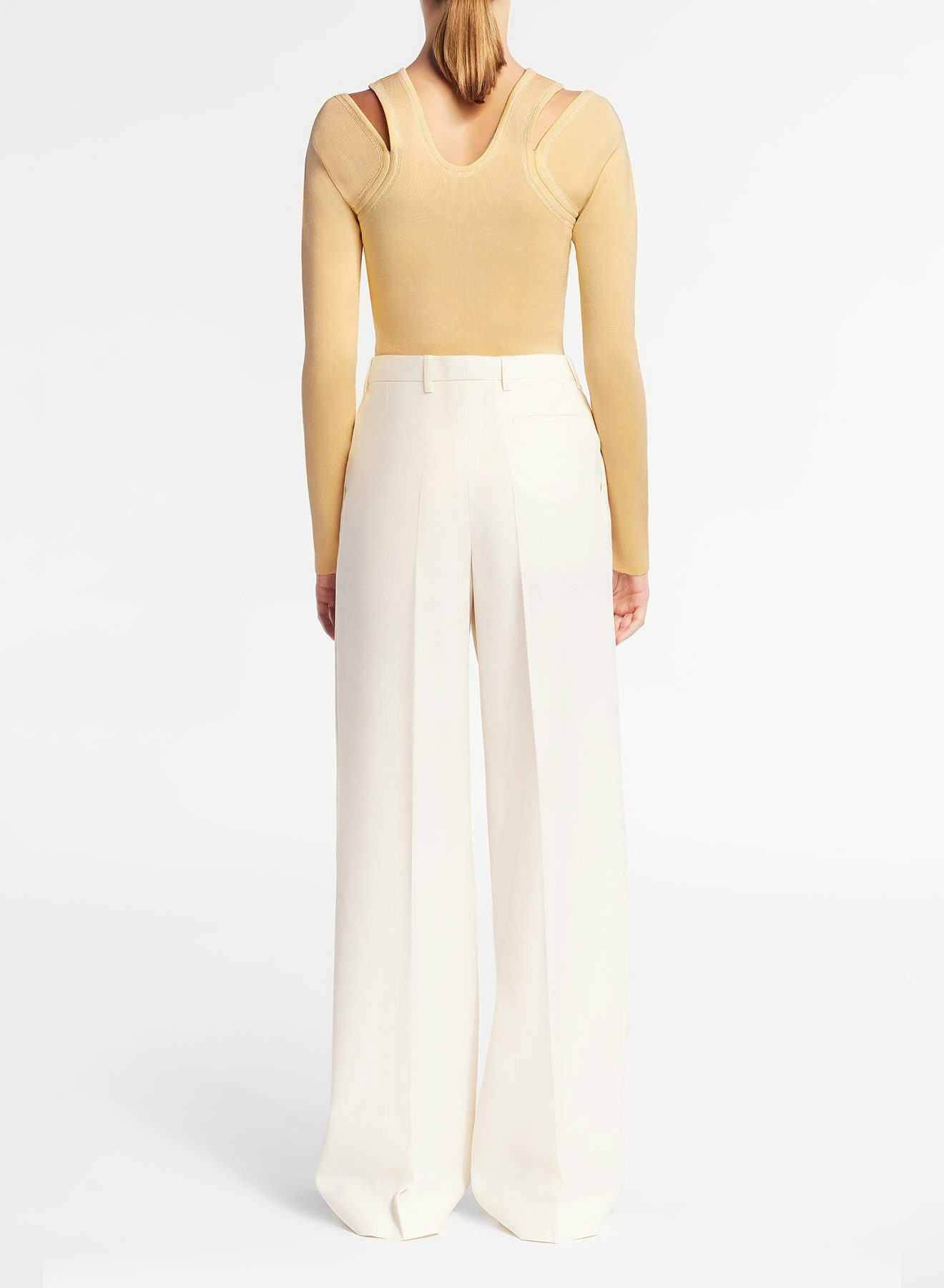 Pantalón amplio con pinzas de gabardina de lana fina en color marfil - Nina Ricci