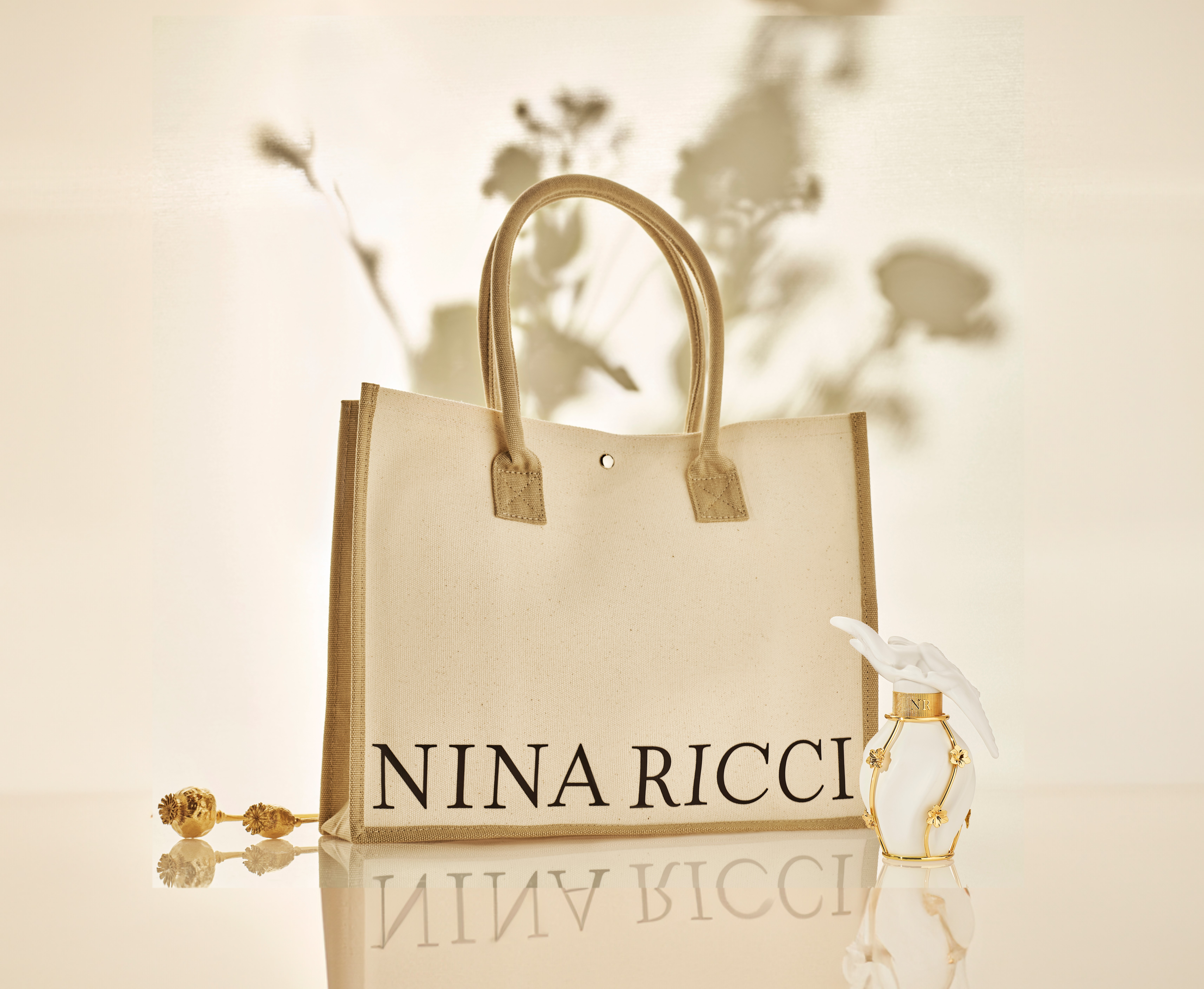 Trousse De Maquillage Nina Ricci Argentée Brillante – Breloque Rouge – Neuve Sans étiquette