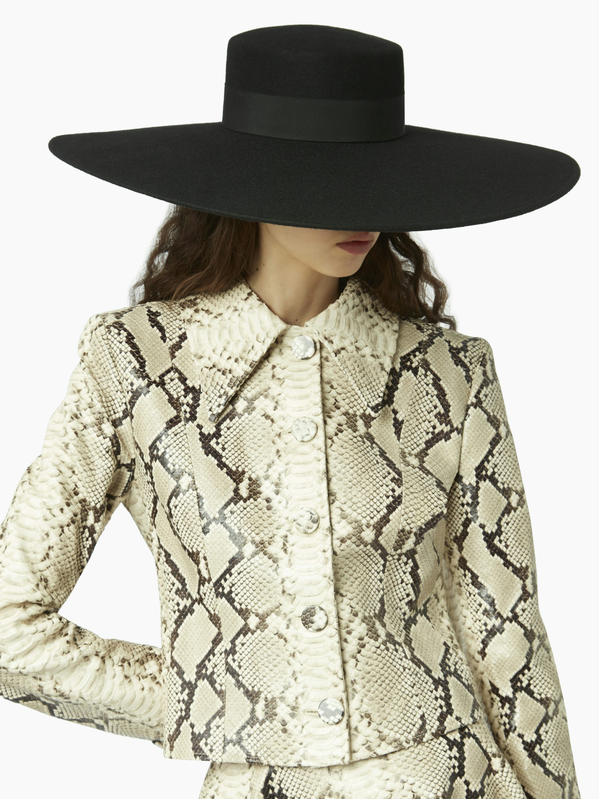 Felt wool capeline hat in black - Nina Ricci