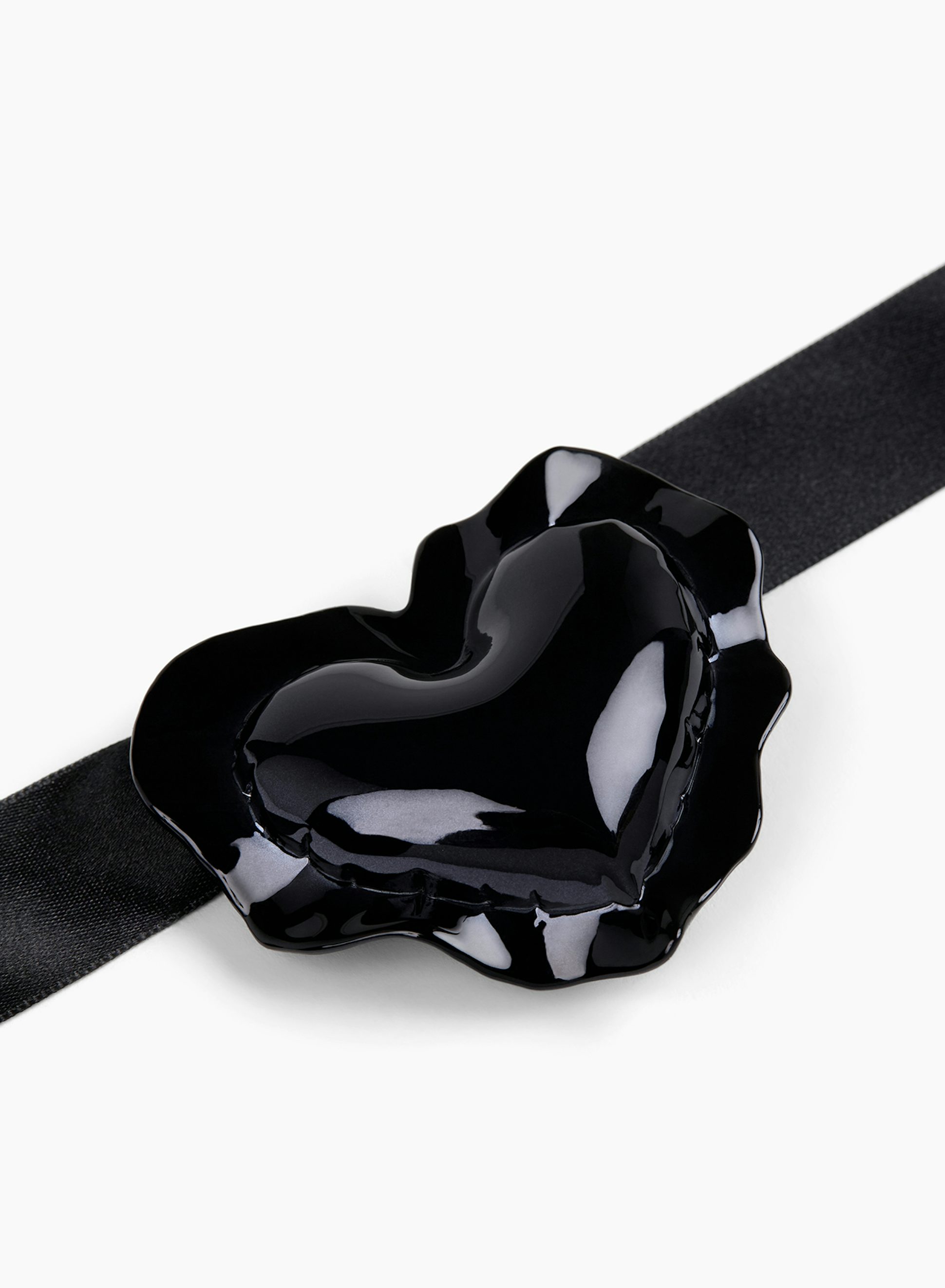 Cushion Heart Pendant Necklace Black - Nina Ricci