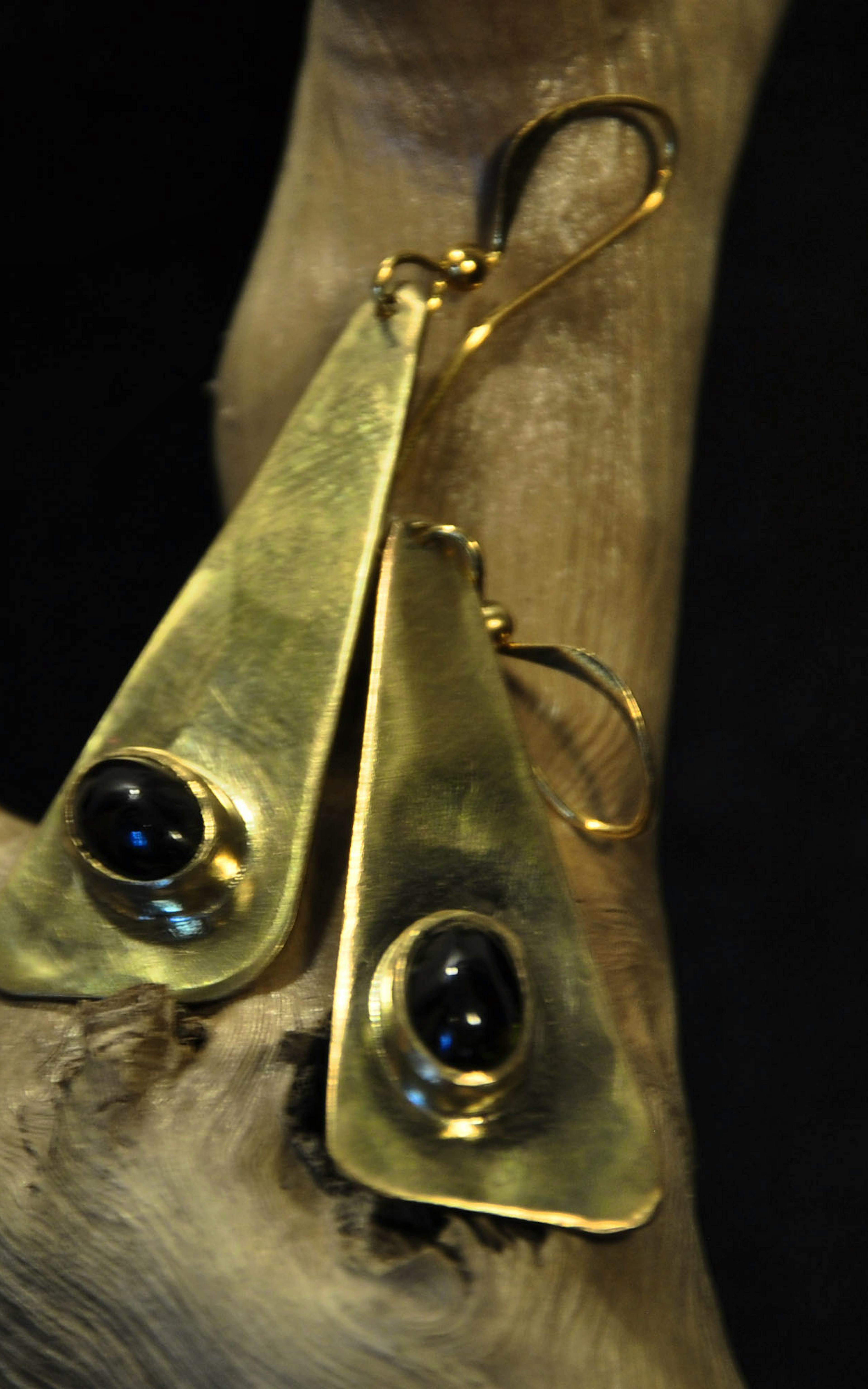 boucles d'oreilles sur une racine