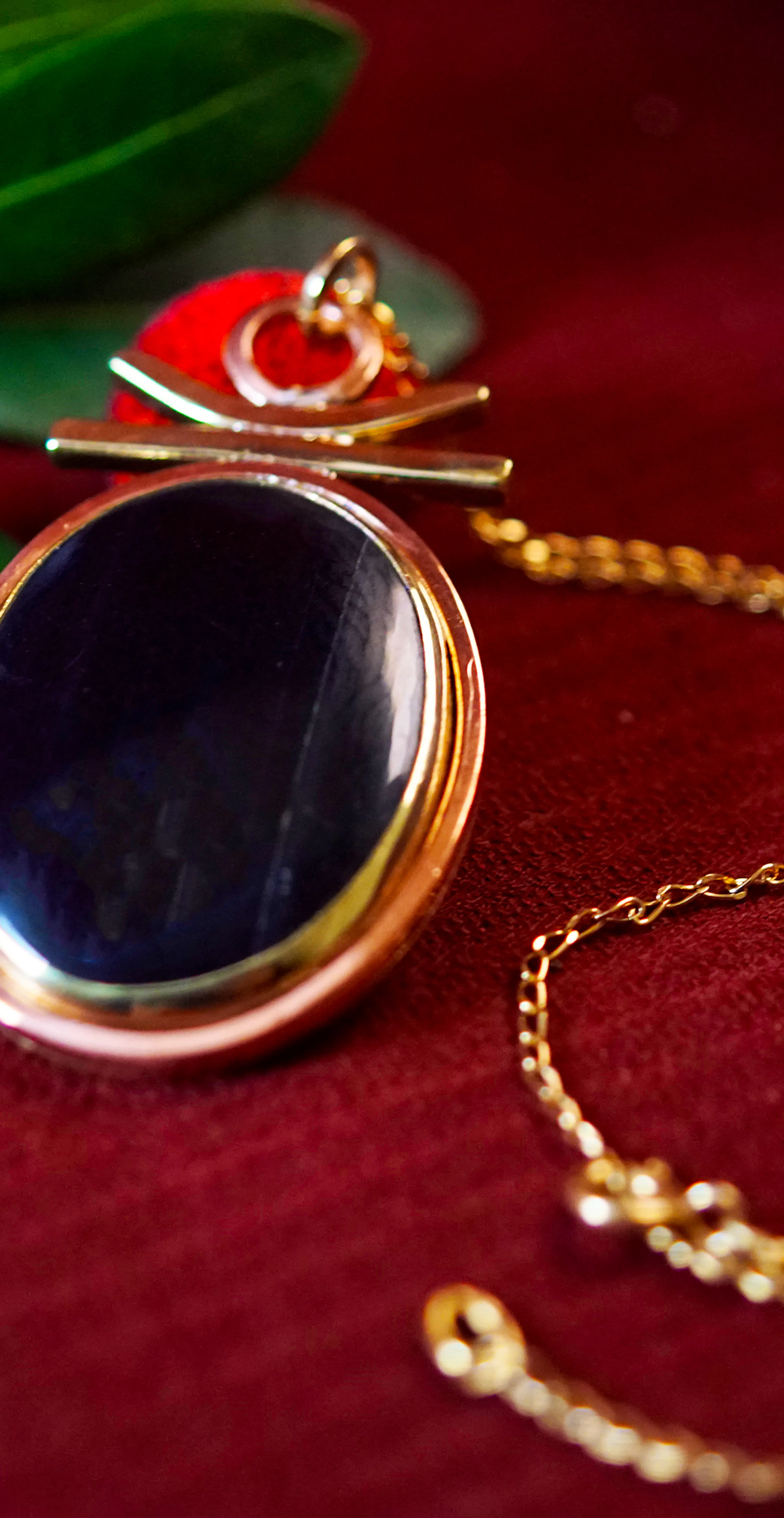 Pendentif posé sur une branche d'arbousié