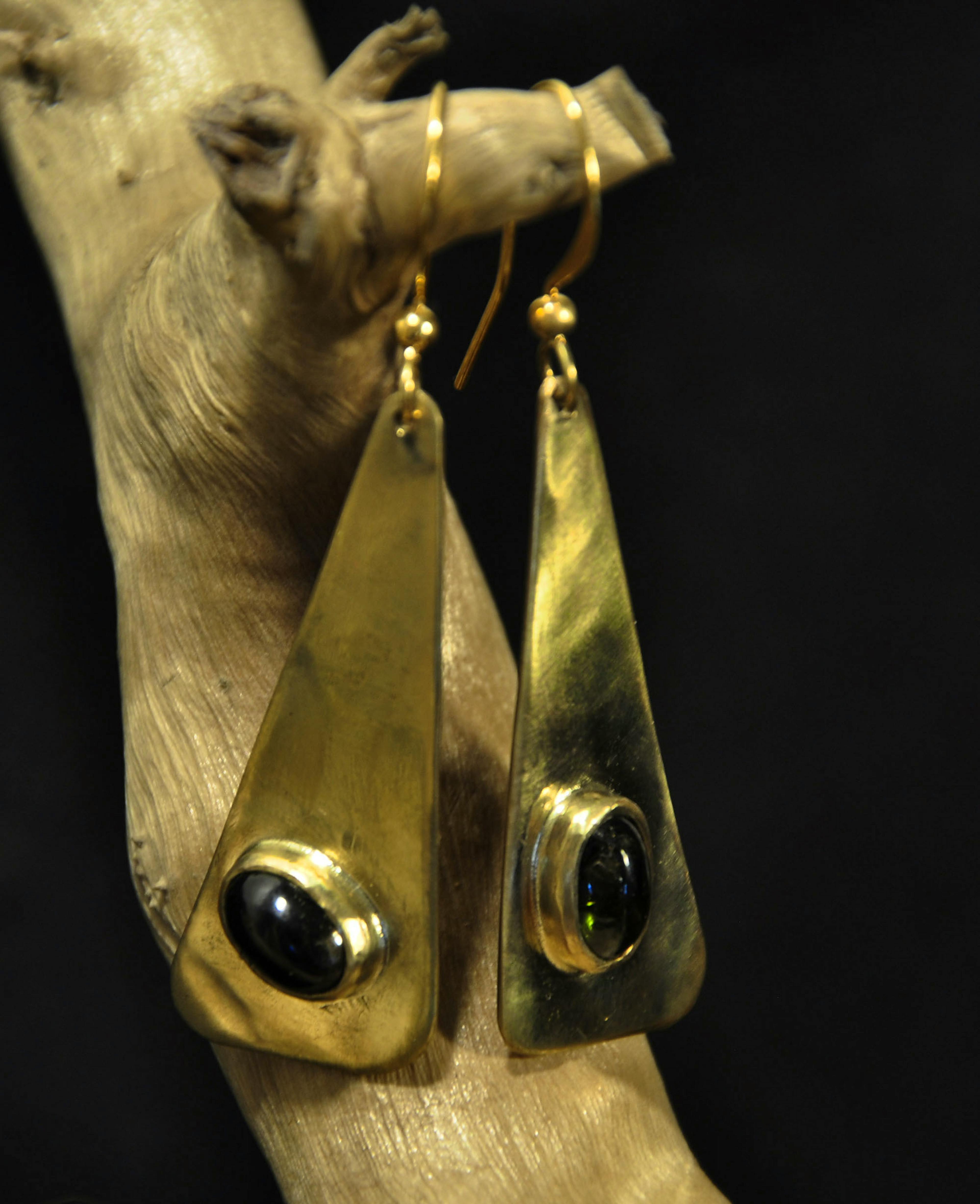 boucles d'oreilles sur une racine