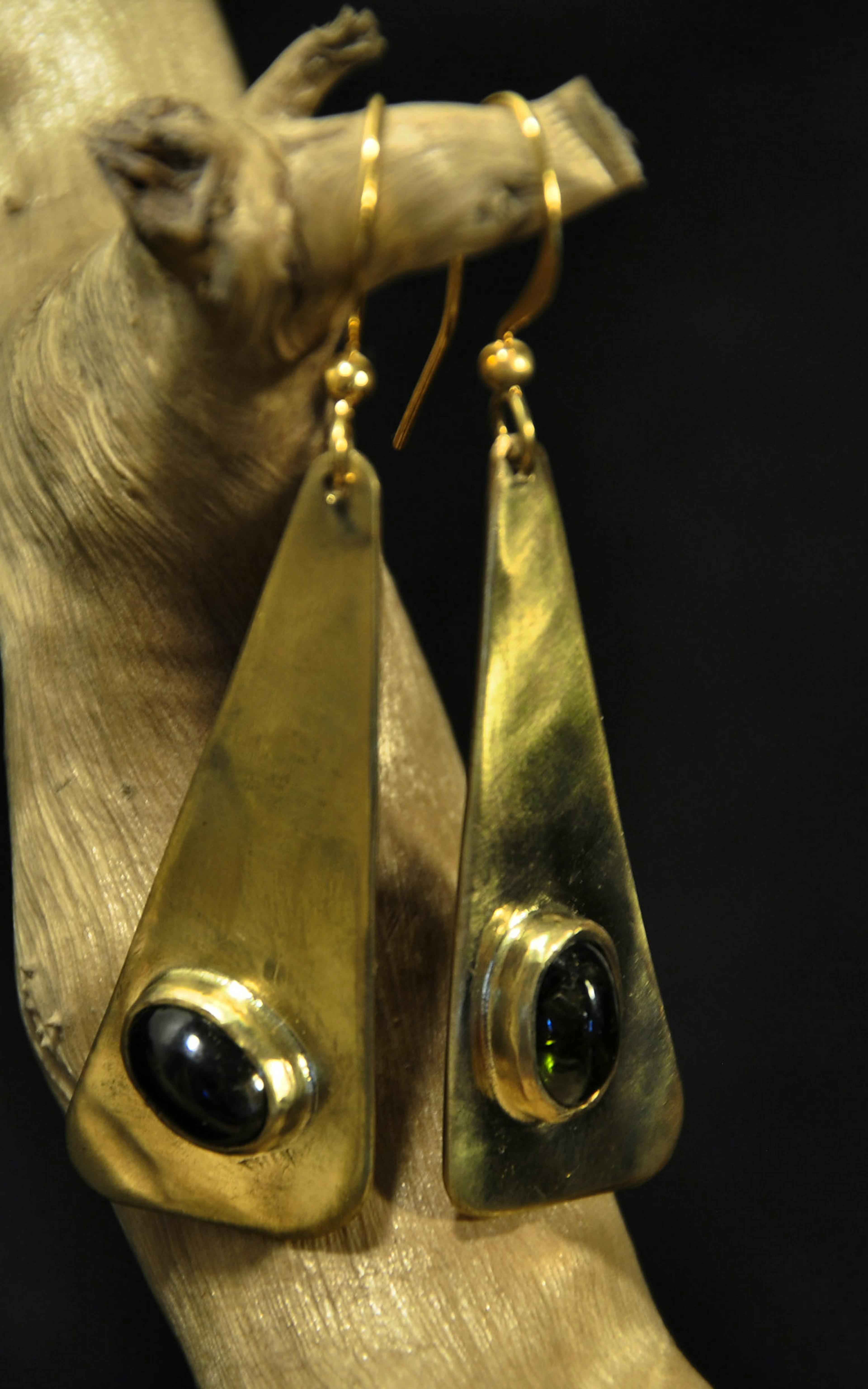 boucles d'oreilles sur une racine