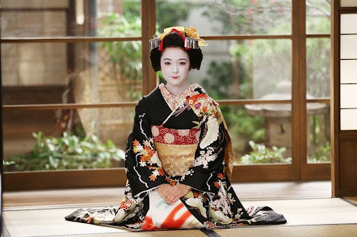 Geisha Makeup Look