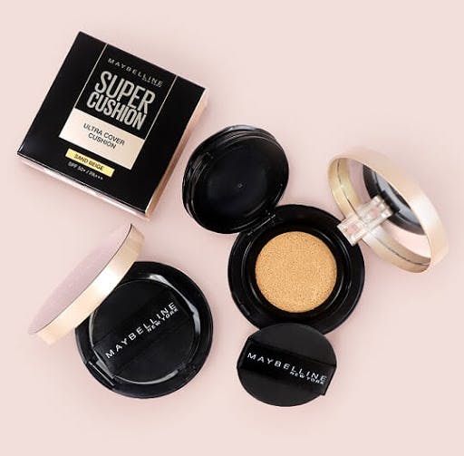 Maybelline Ultra Cover Cushion gives a dewy finish to your look