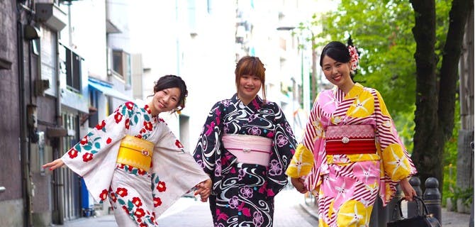 Yukata vs. Kimono vs. Hakama: Your Guide to Traditional Japanese