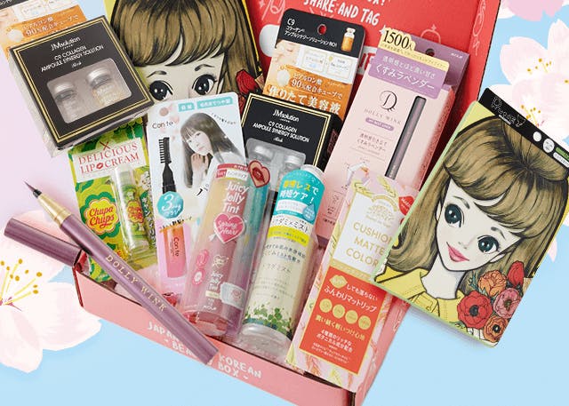 A picture of a nomakenolife box that shows that there are many more items inside for the Spring Beauty Secrets box. 