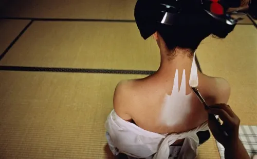 Inside The Signature Makeup of Geisha | nomakenolife: The Best Korean ...