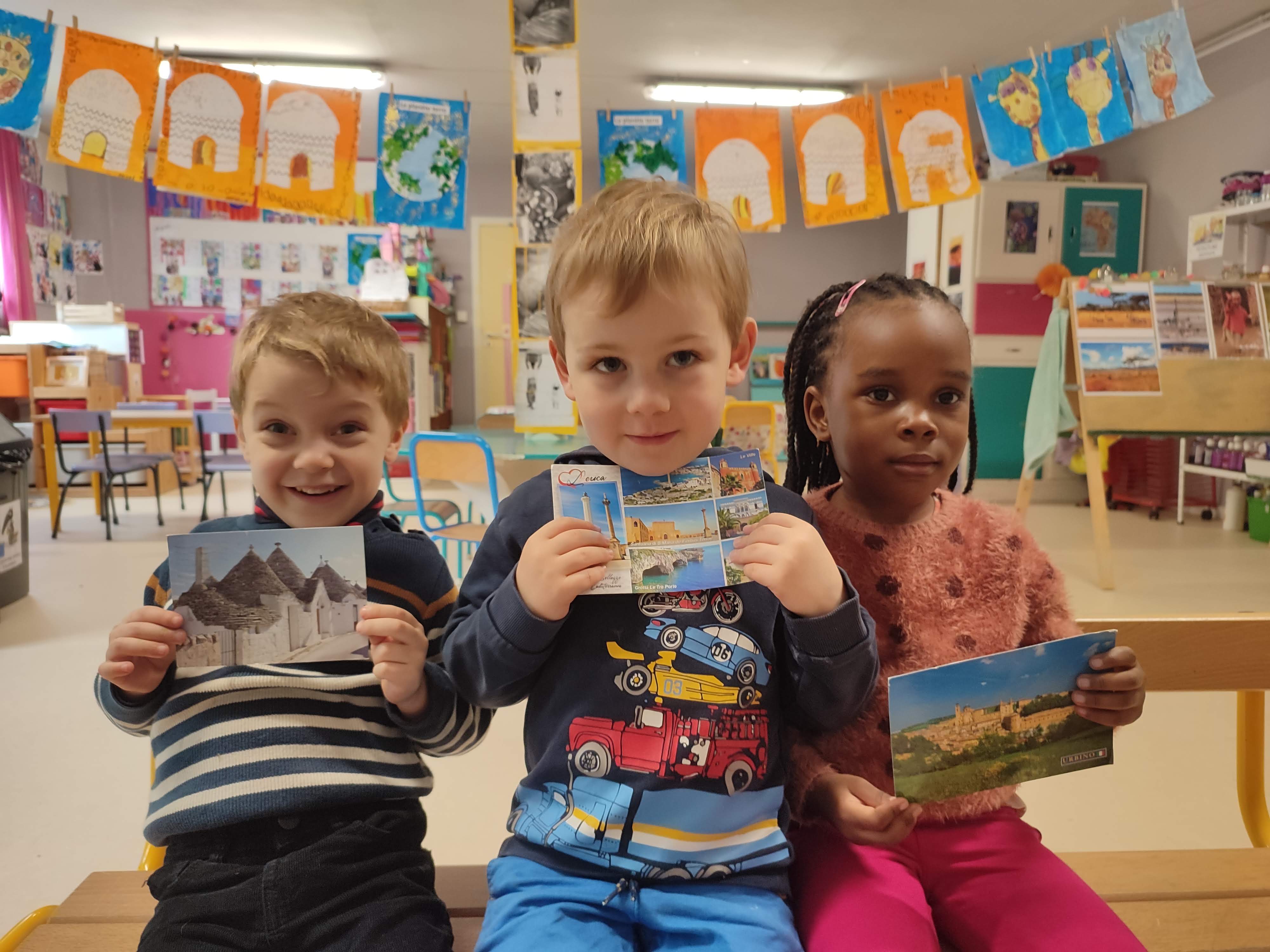 Merci à tous pour toutes les cartes postales du monde.