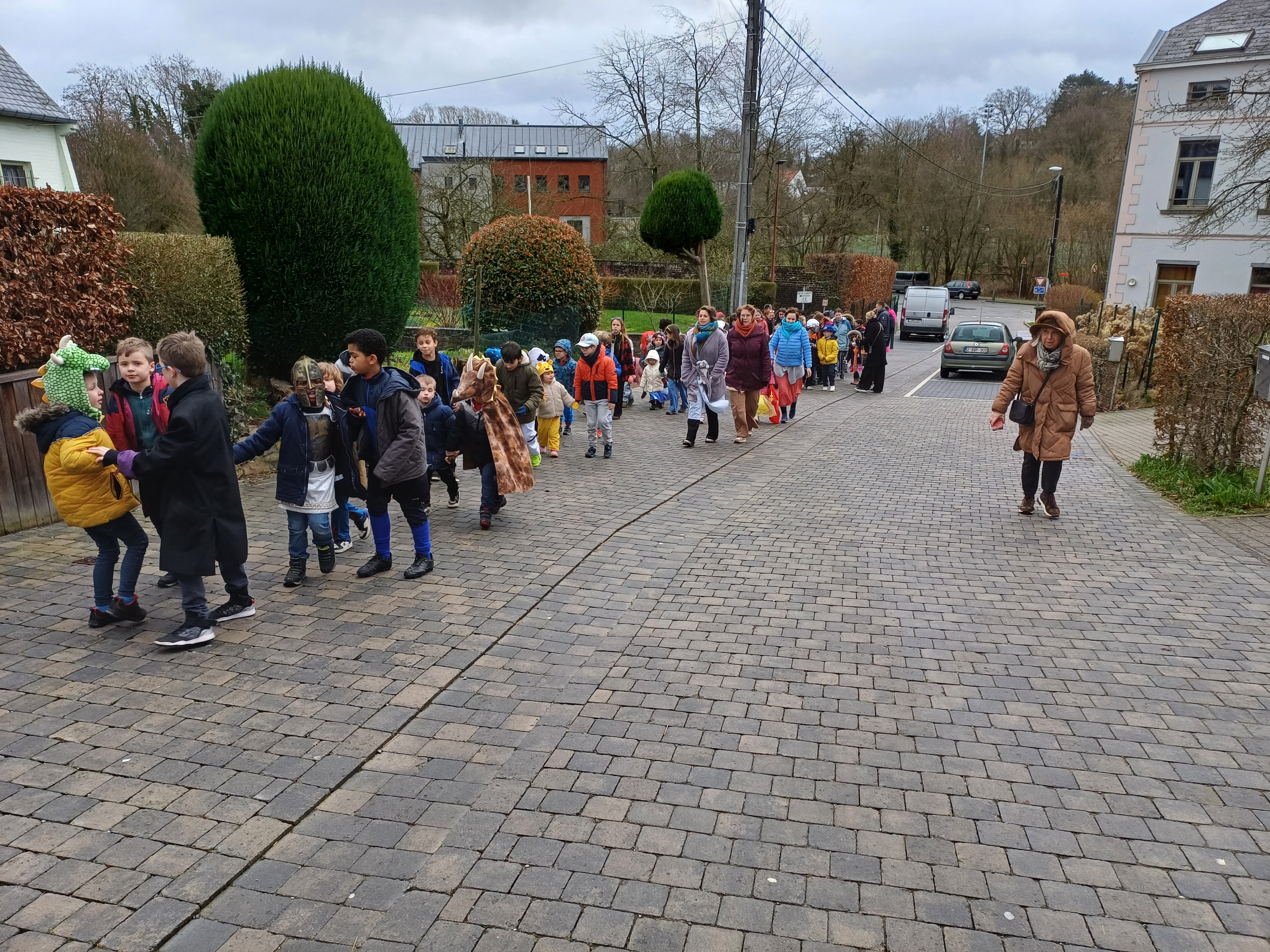 Toute l'école a défilé dans les rues de la Hulpe.