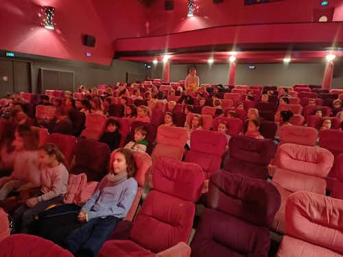 Saint Nicolas nous a invités au cinéma. Nous avons pu voir un film magnifique : Migration.