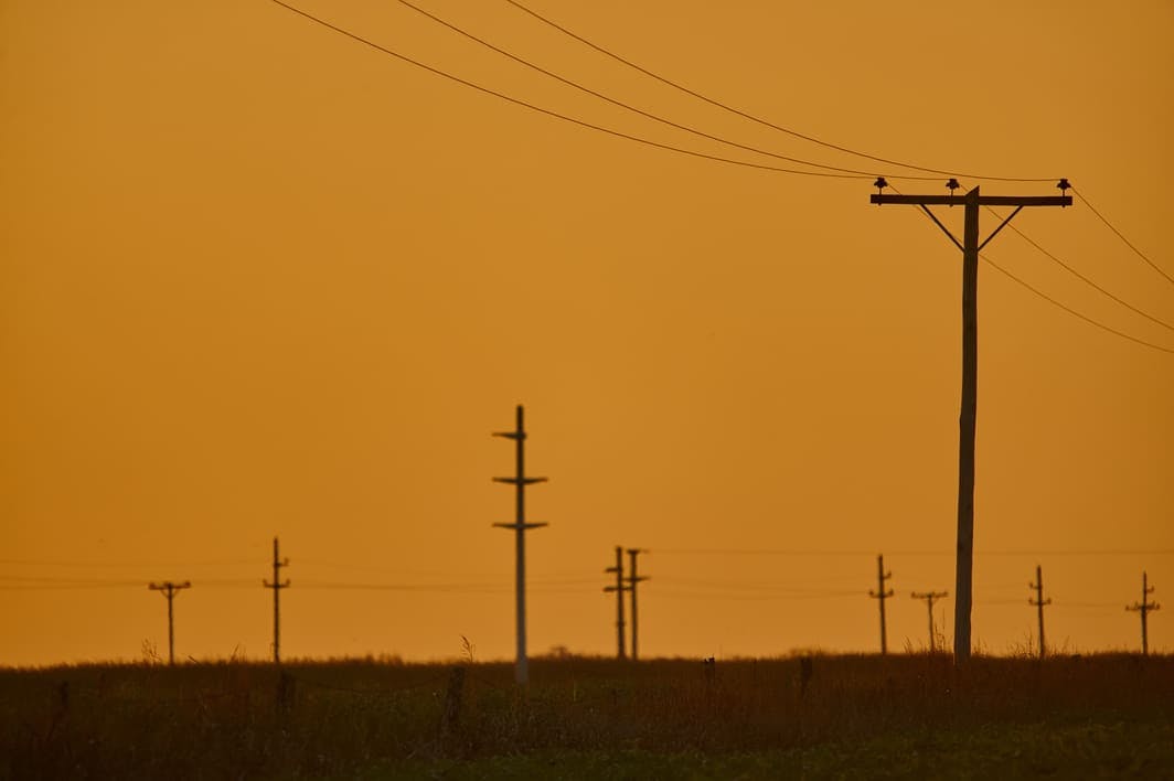 Postes de energia elétrica de matriz elétrica