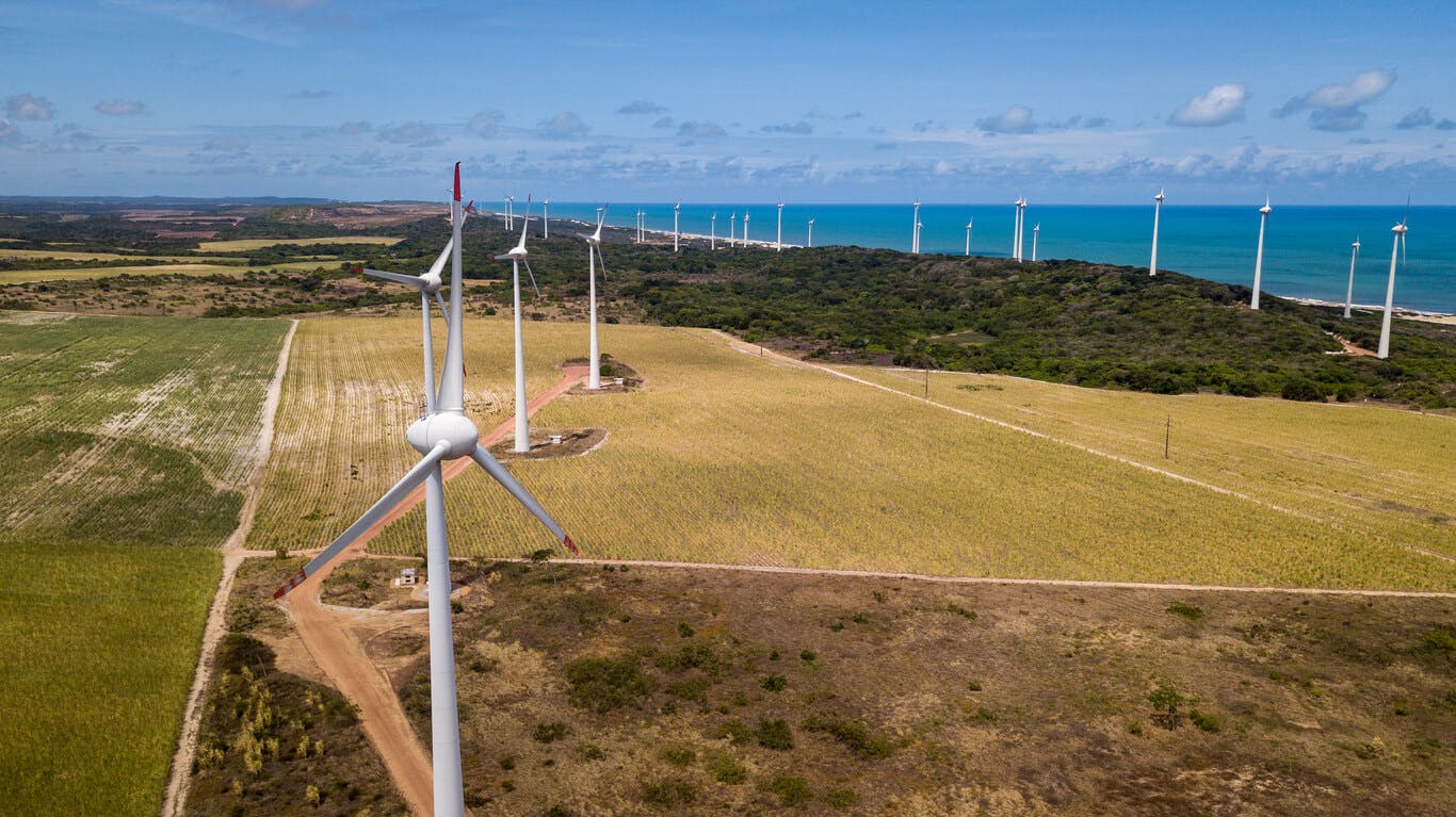 Turbinas eólicas em Camaratuba no Noderdeste do Brasil