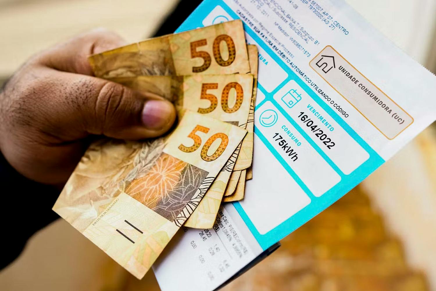 as de cinquenta reais e conta de luz