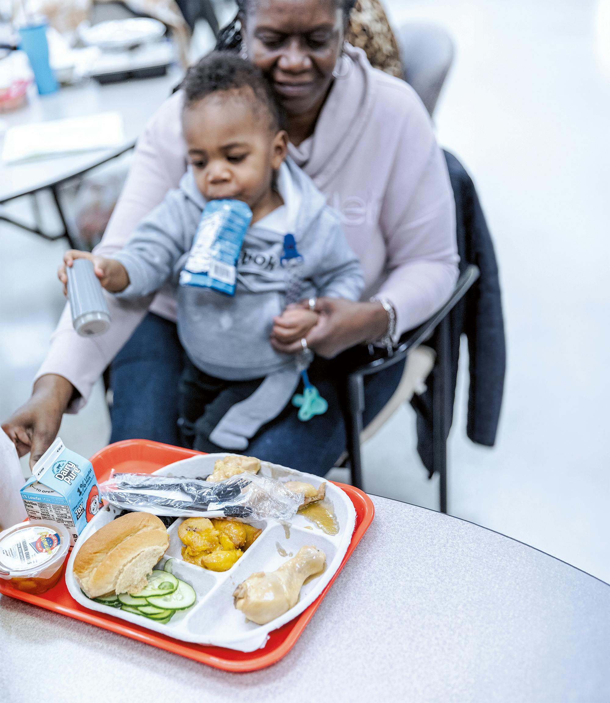 At centers such as Sandtown, older and younger guests benefit from the food offers.