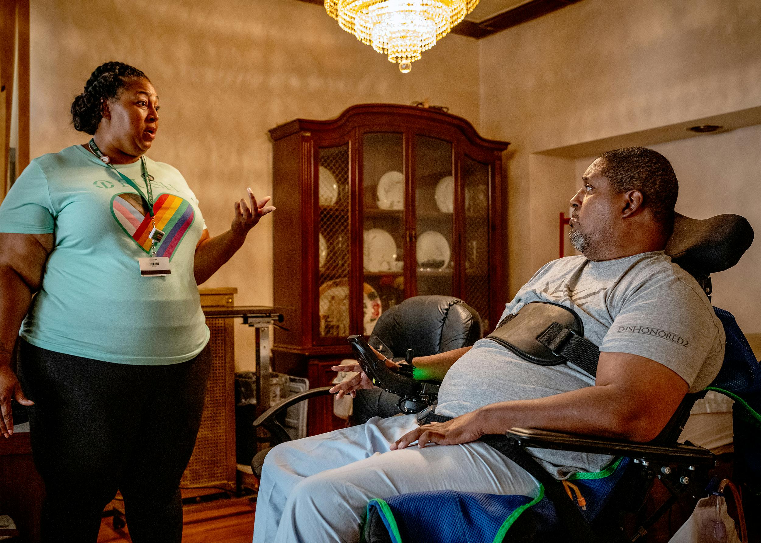 Quintonele Allen bei ihrem Patienten, dem Schussopfer Marcus Kelley.