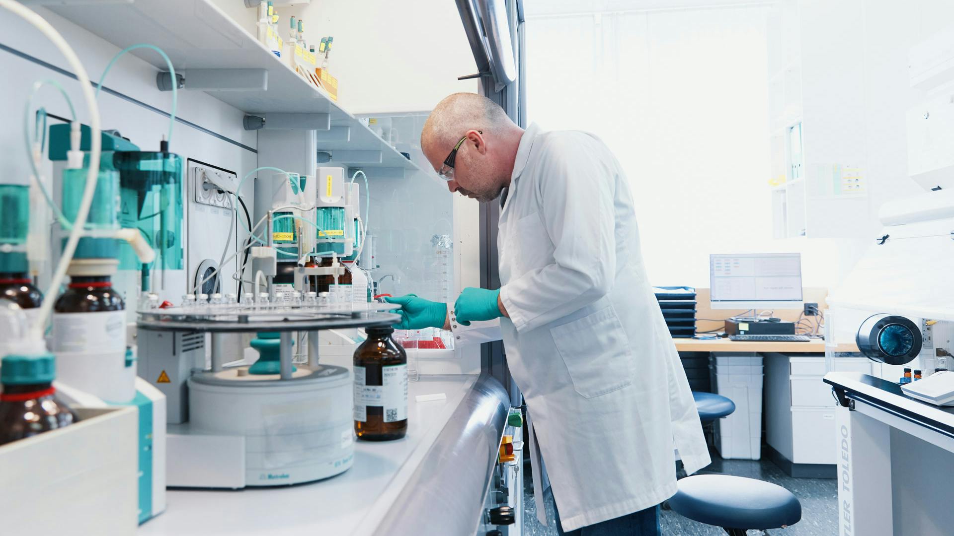 Wissenschaftler bei der Arbeit unter der Kapelle.