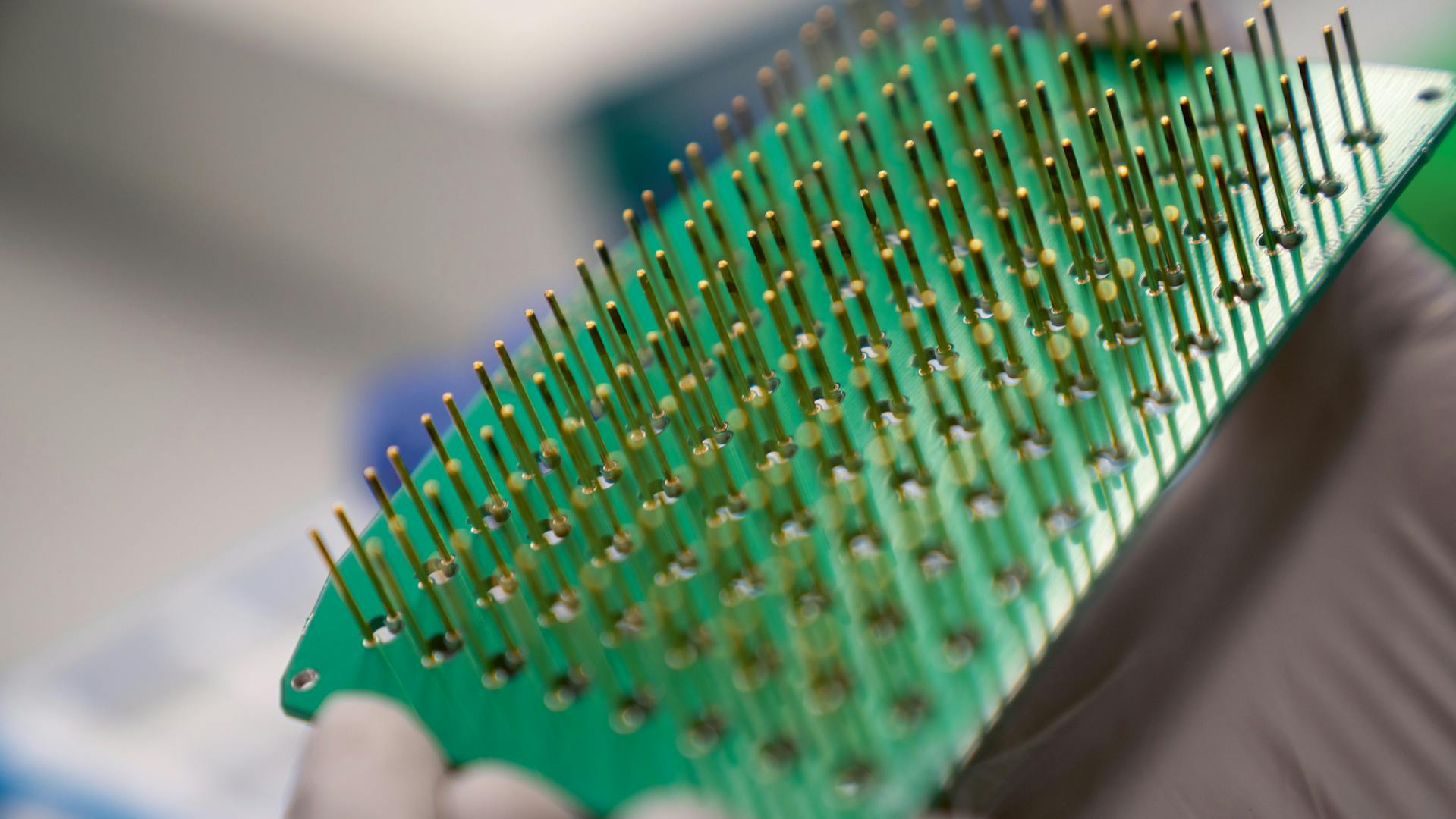 To make the mini-hearts beat, the team is using electrodes.