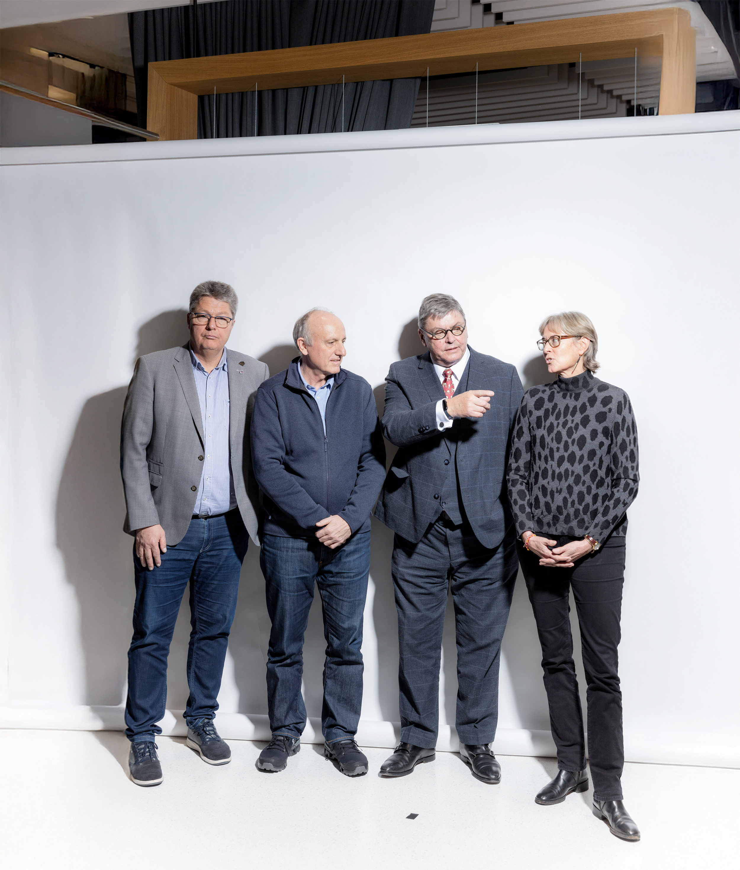 Martin Missbach zusammen mit den Beiratsmitgliedern – Porträtaufnahme.