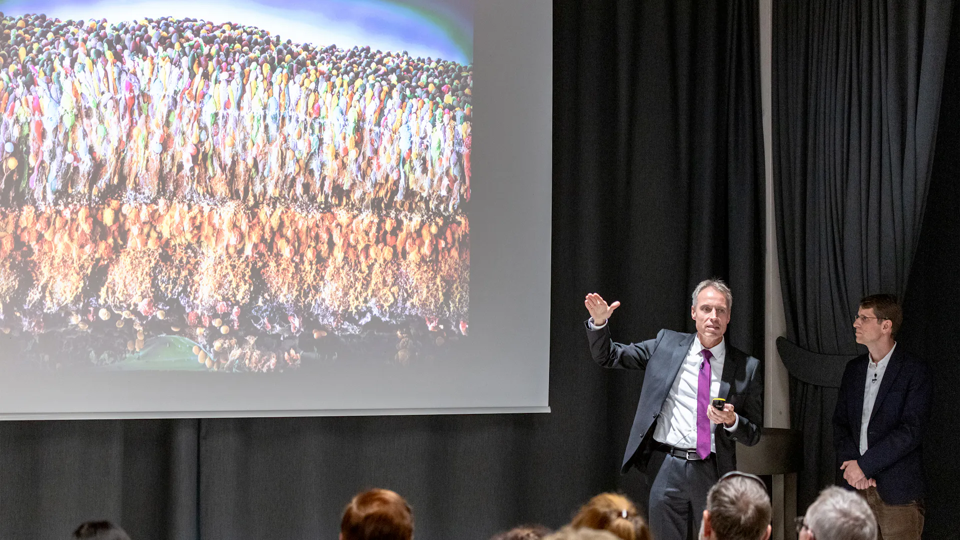 Botond Roska, Augenforscher am Institut für Molekulare und Klinische Ophthalmologie Basel (IOB), bei seinem Vortrag.