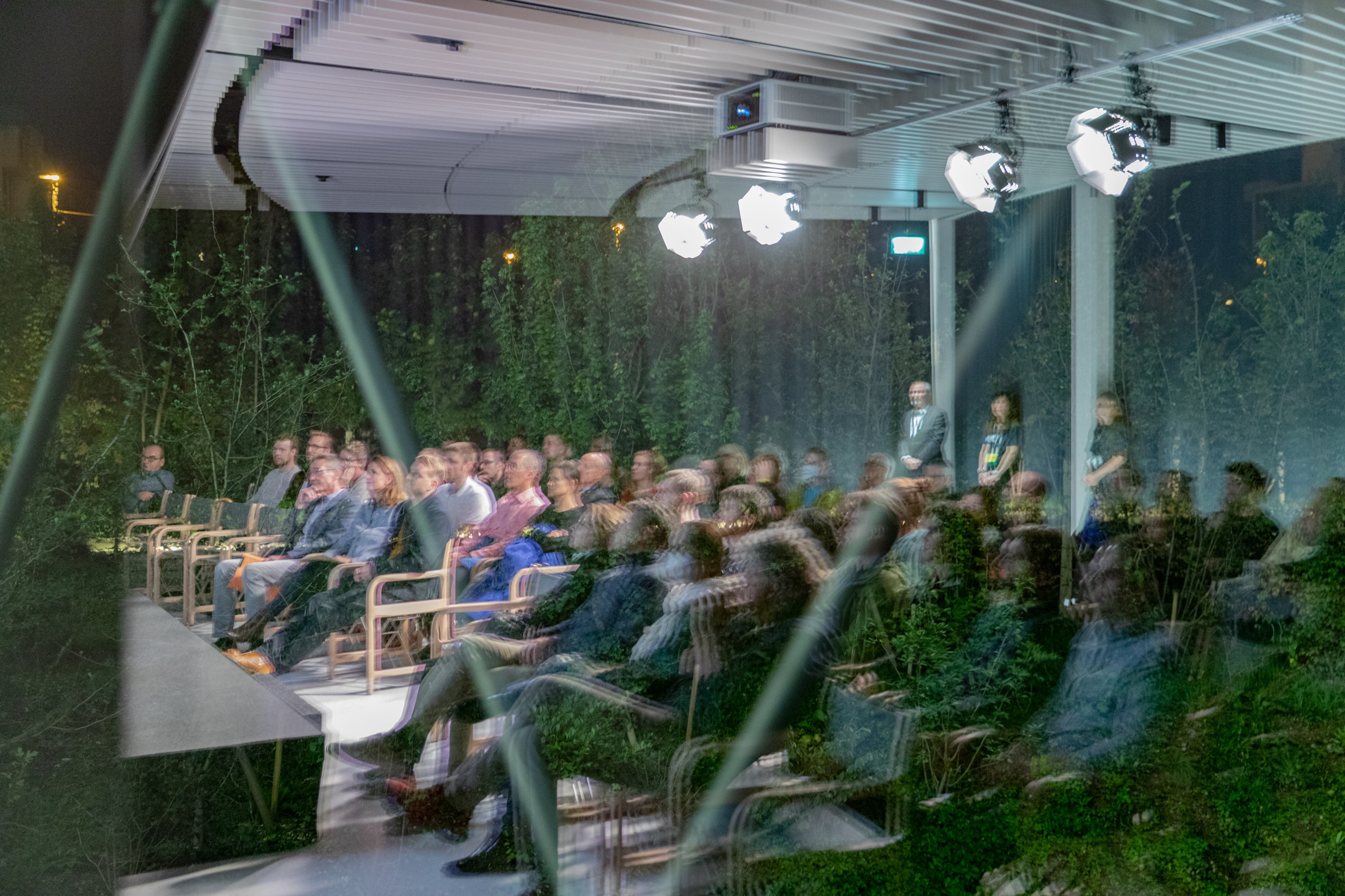 Publikum beim Vortrag von Dirk Schuebeler, Direktor des Friedrich-Miescher-Instituts, über DNA und Genforschung.