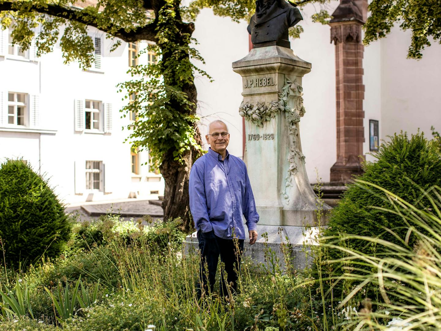 Portrait of Martin Duerr in the courtyard.