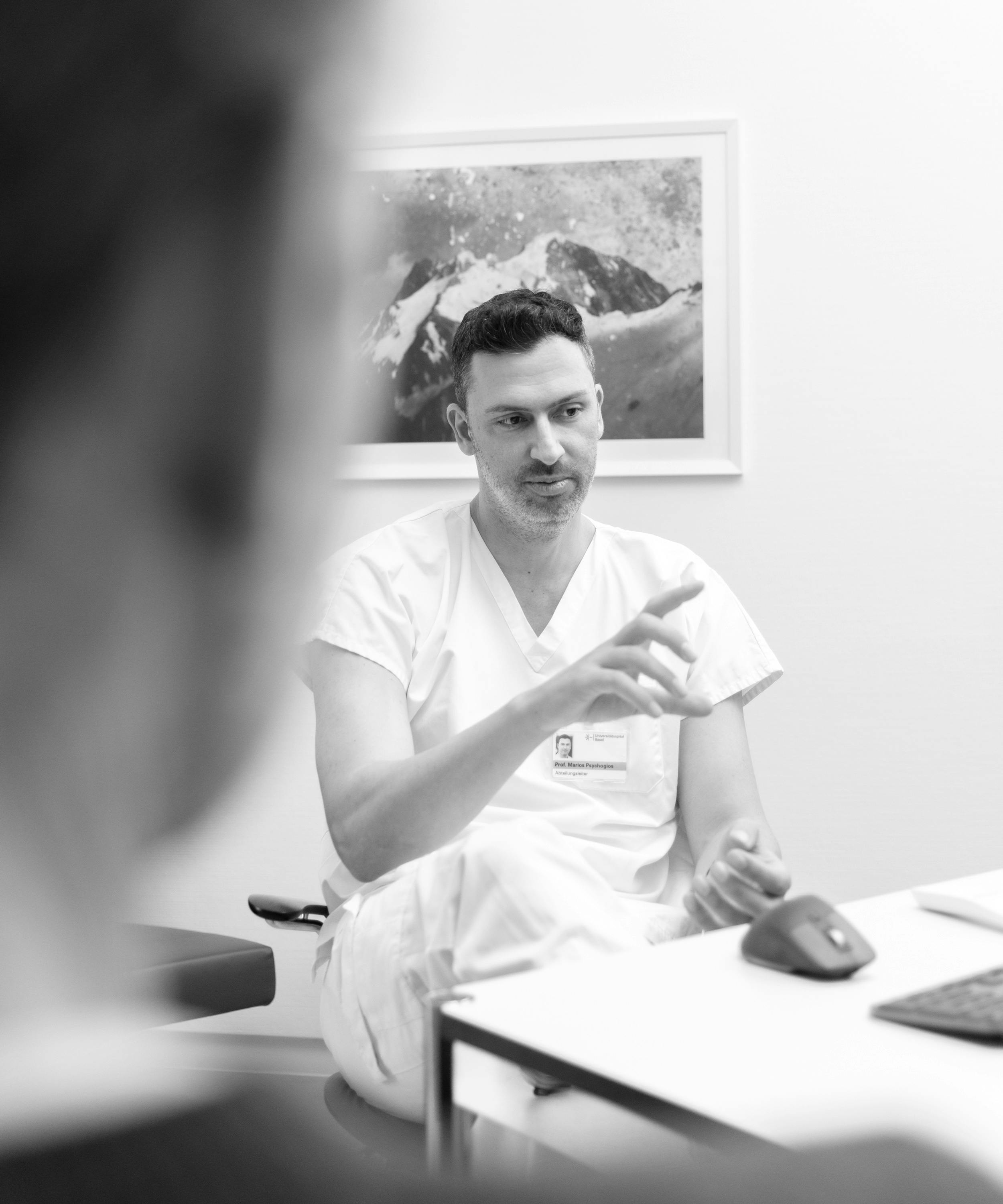 Portait of Marios Psychogios talking about his work.