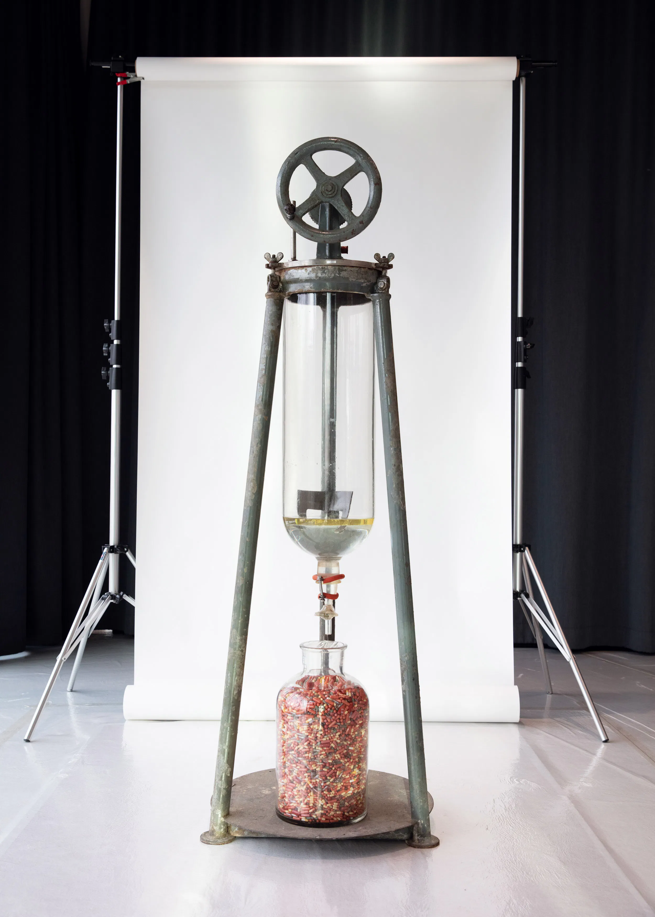 Historisches Tablettenherstellungsgerät aus der Frühzeit der Industrialisierung.