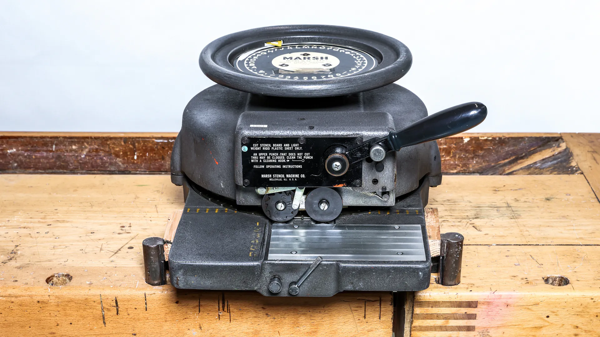 Historische Industriemaschine aus der Frühphase der Industrialisierung.