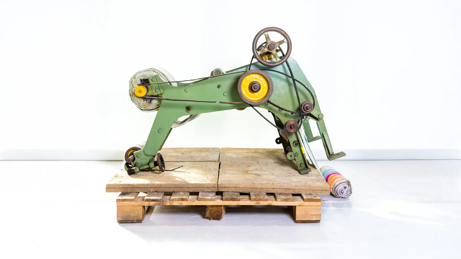 Historische Industriemaschine aus der Frühphase der Industrialisierung.