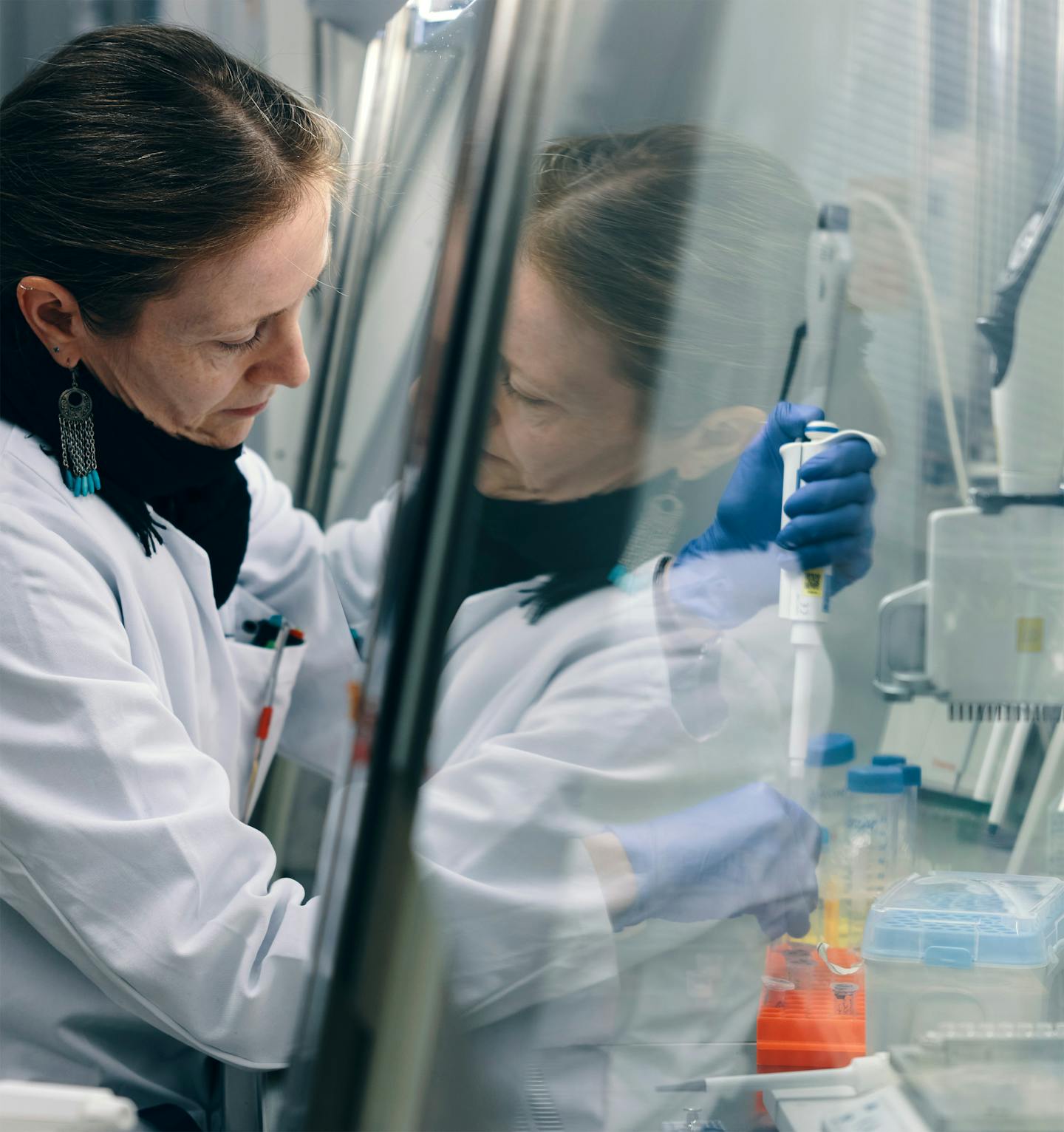 Reasercher in the lab of Berlins Charité.