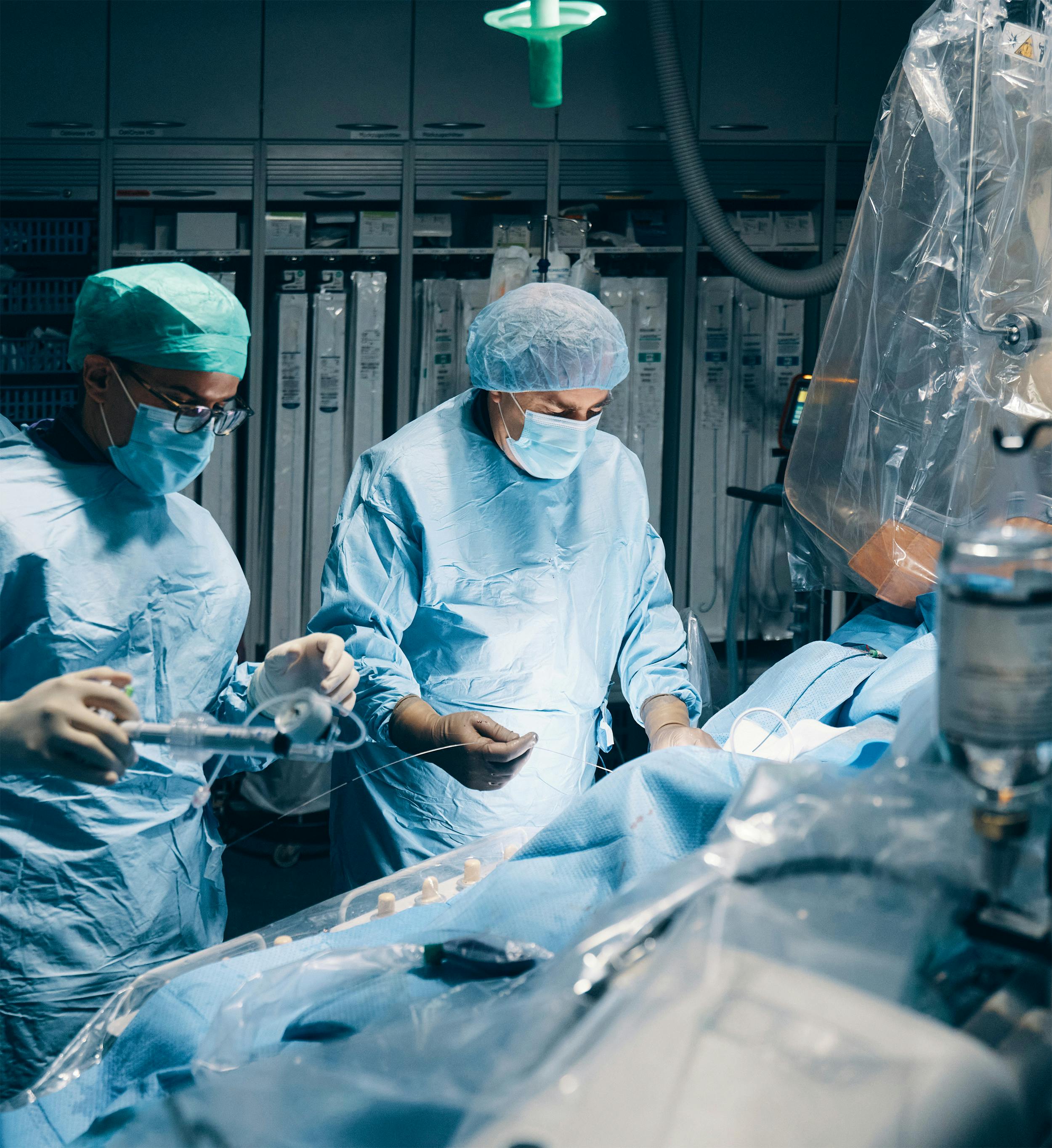 Ulf Landmesser from Charité Berlin in the operating room.