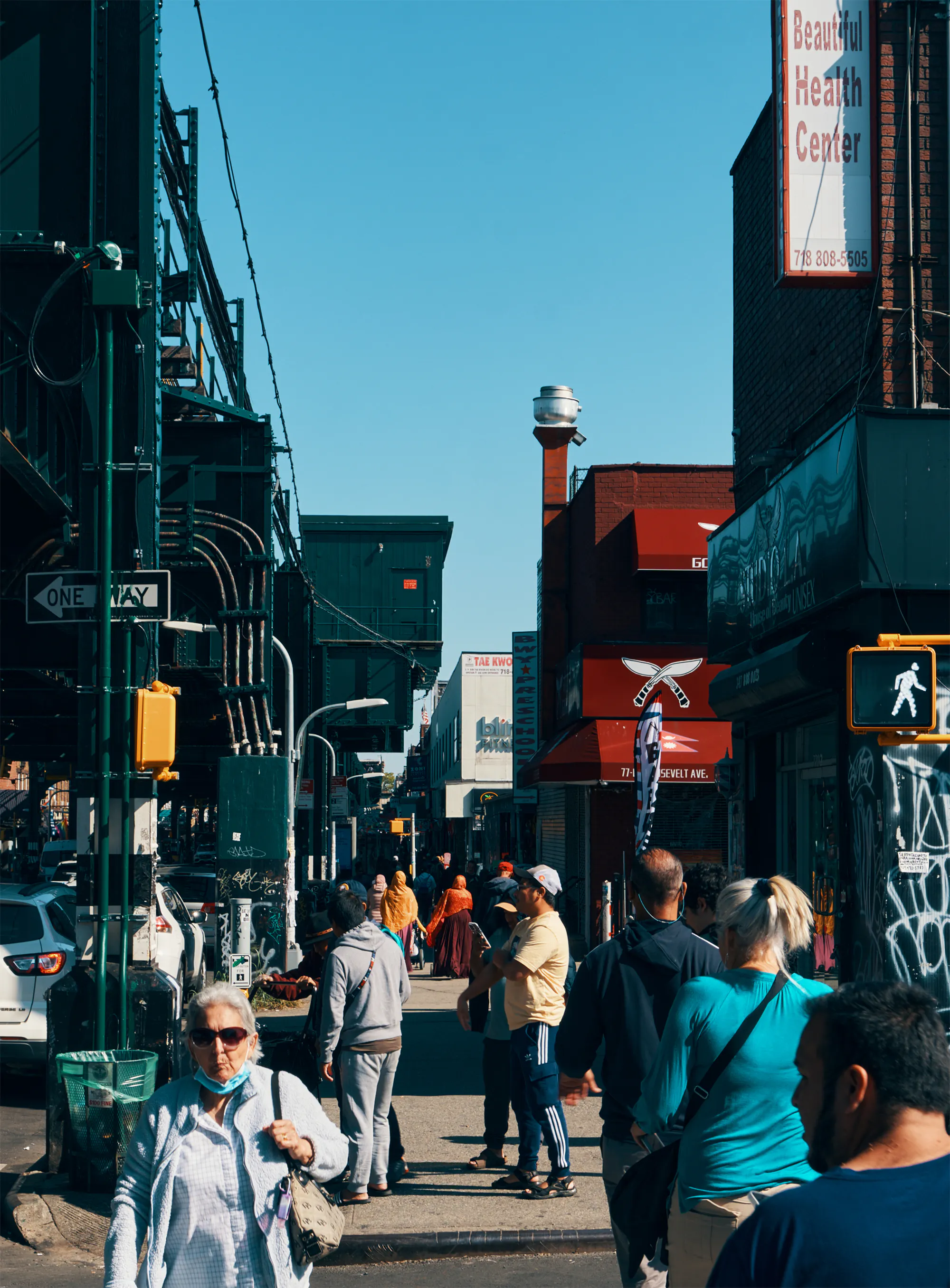 Alltagsszene in einer belebten New Yorker Strasse.