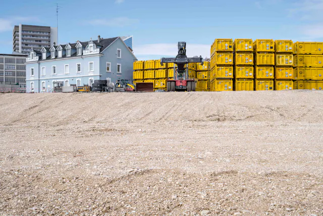 The “Maison Bleue” bordering the remediation site – the decommissioned customs house at the border between France and Switzerland: Command center for those responsible for the project.